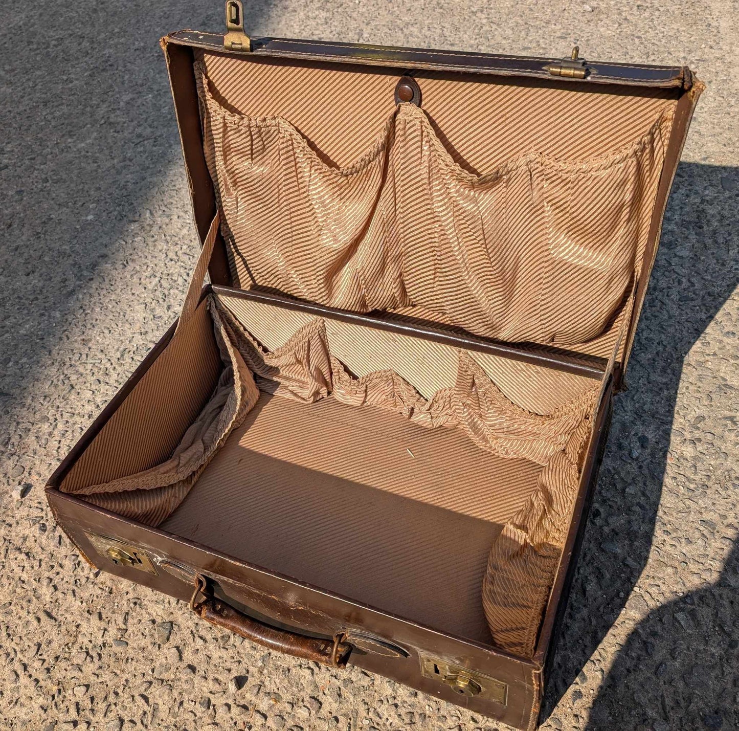 1920s Leather Klip-It Suitcase with Keys