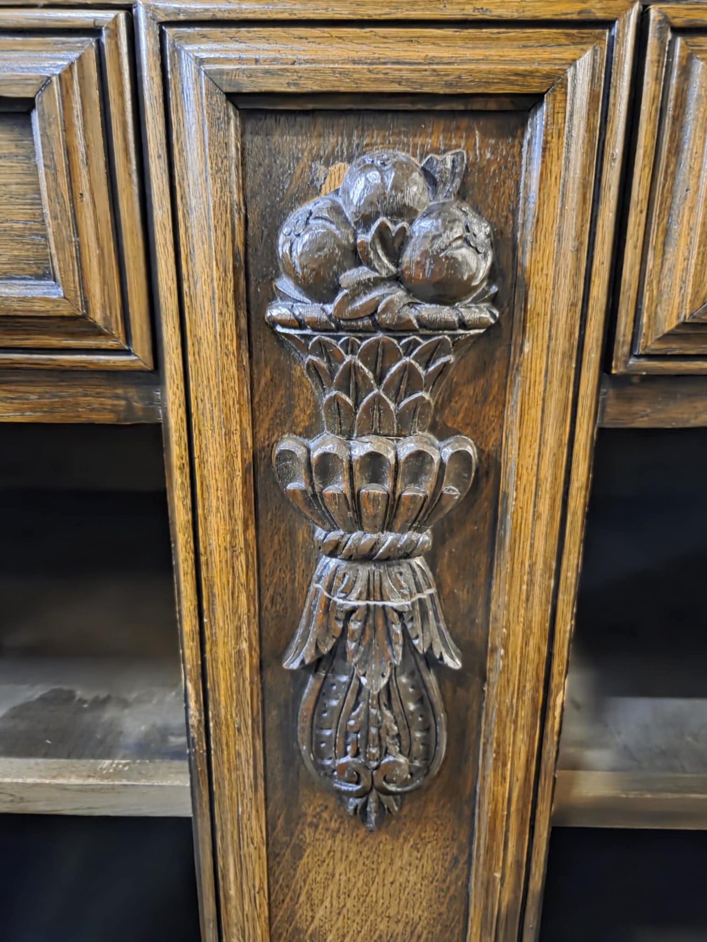 Vintage Style Engraved Wooden Storage Unit with Double Cabinet and Drawers