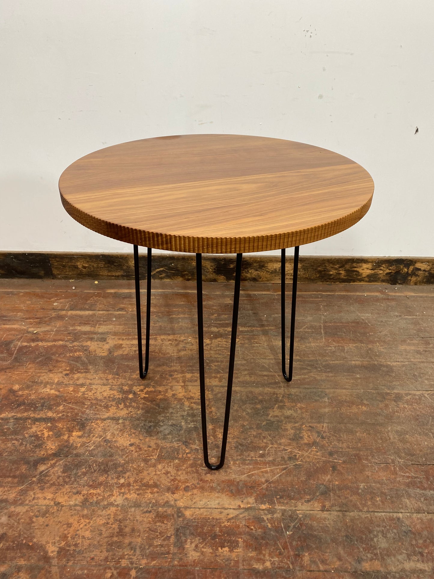 Round Bar Table With Ridged Edge