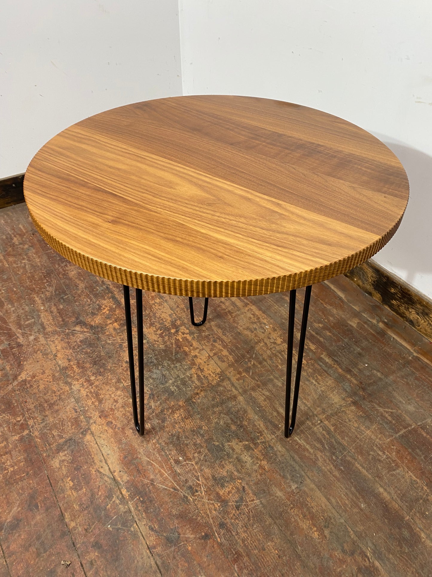 Round Bar Table With Ridged Edge