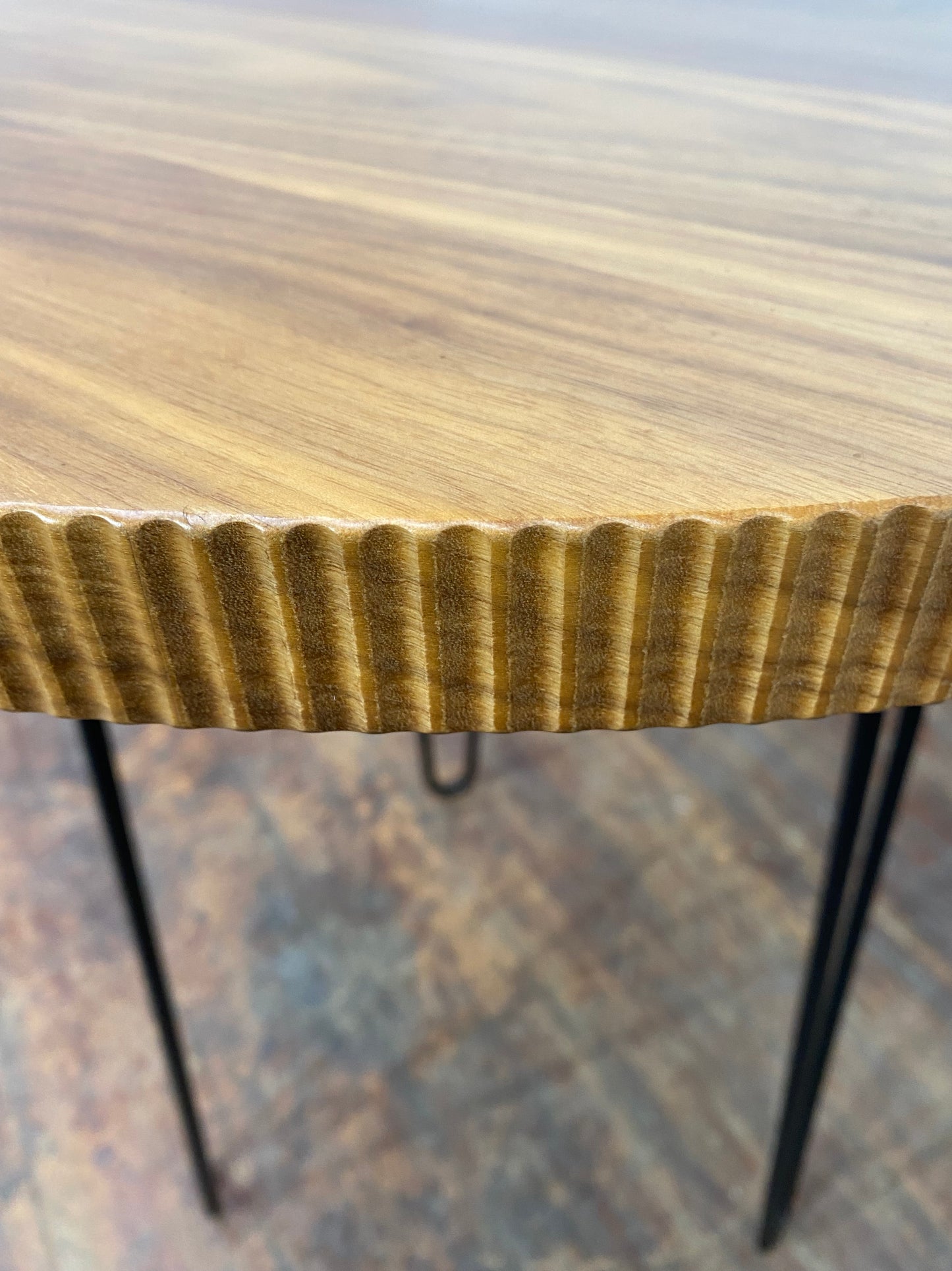 Round Bar Table With Ridged Edge