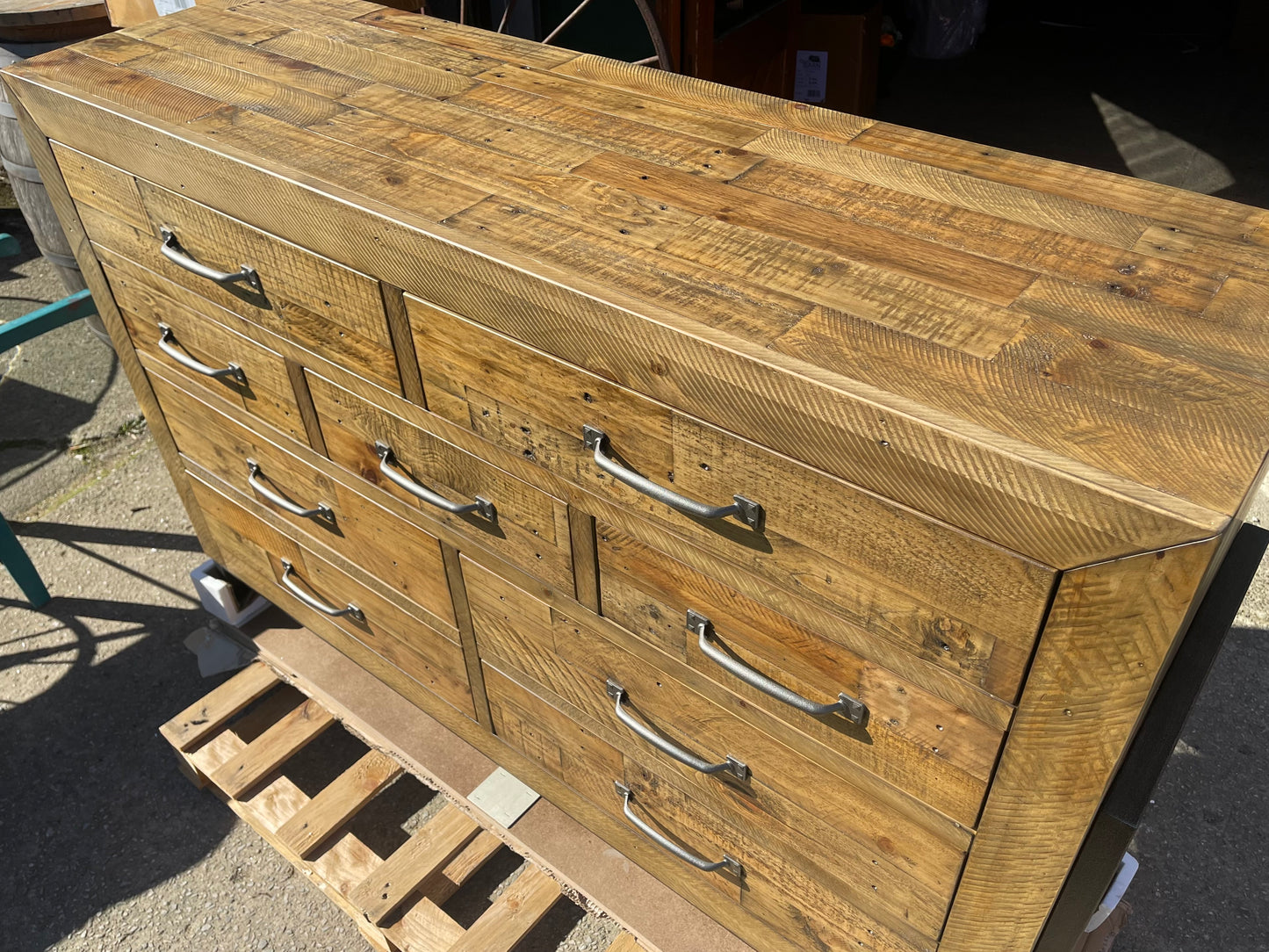 Large modern chest of drawers feat. 9 drawers