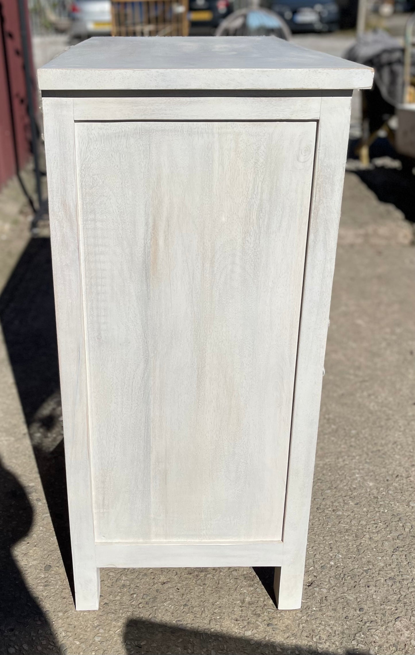Shabby chic decorative chest of drawers