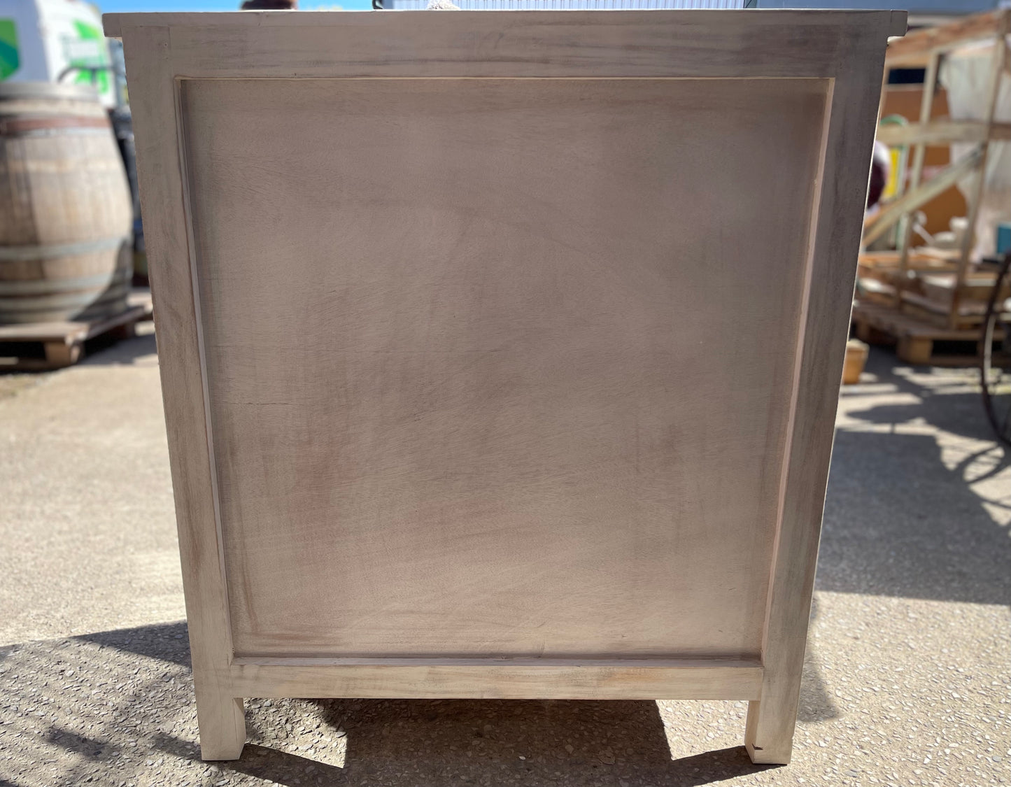 Shabby chic decorative chest of drawers