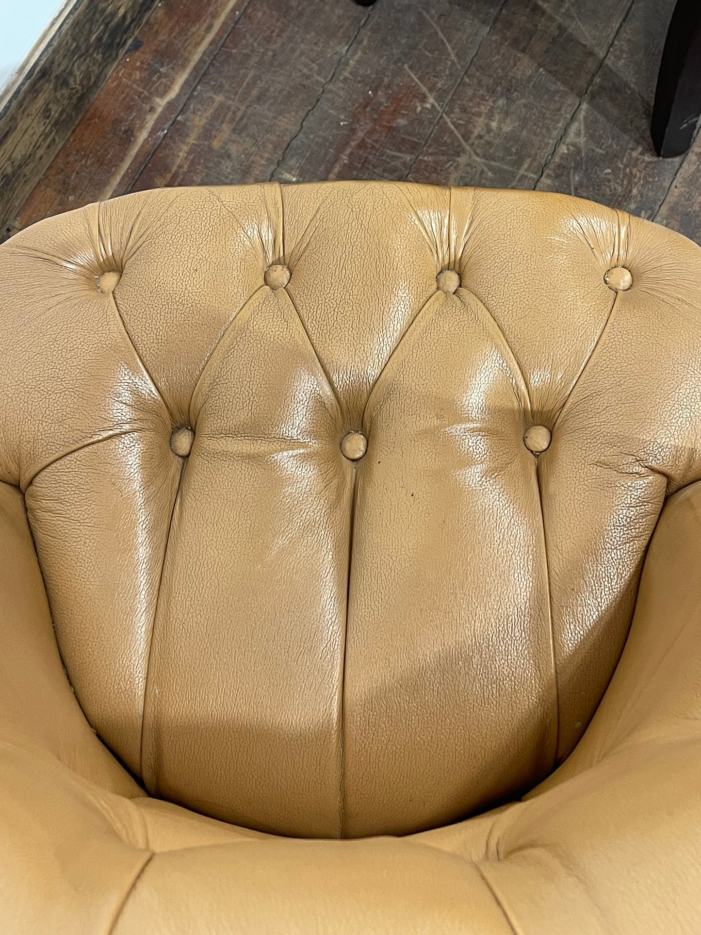 Pair of Tan Buttoned Leather Tub Club Chairs | Chesterfield Style Accent Chairs