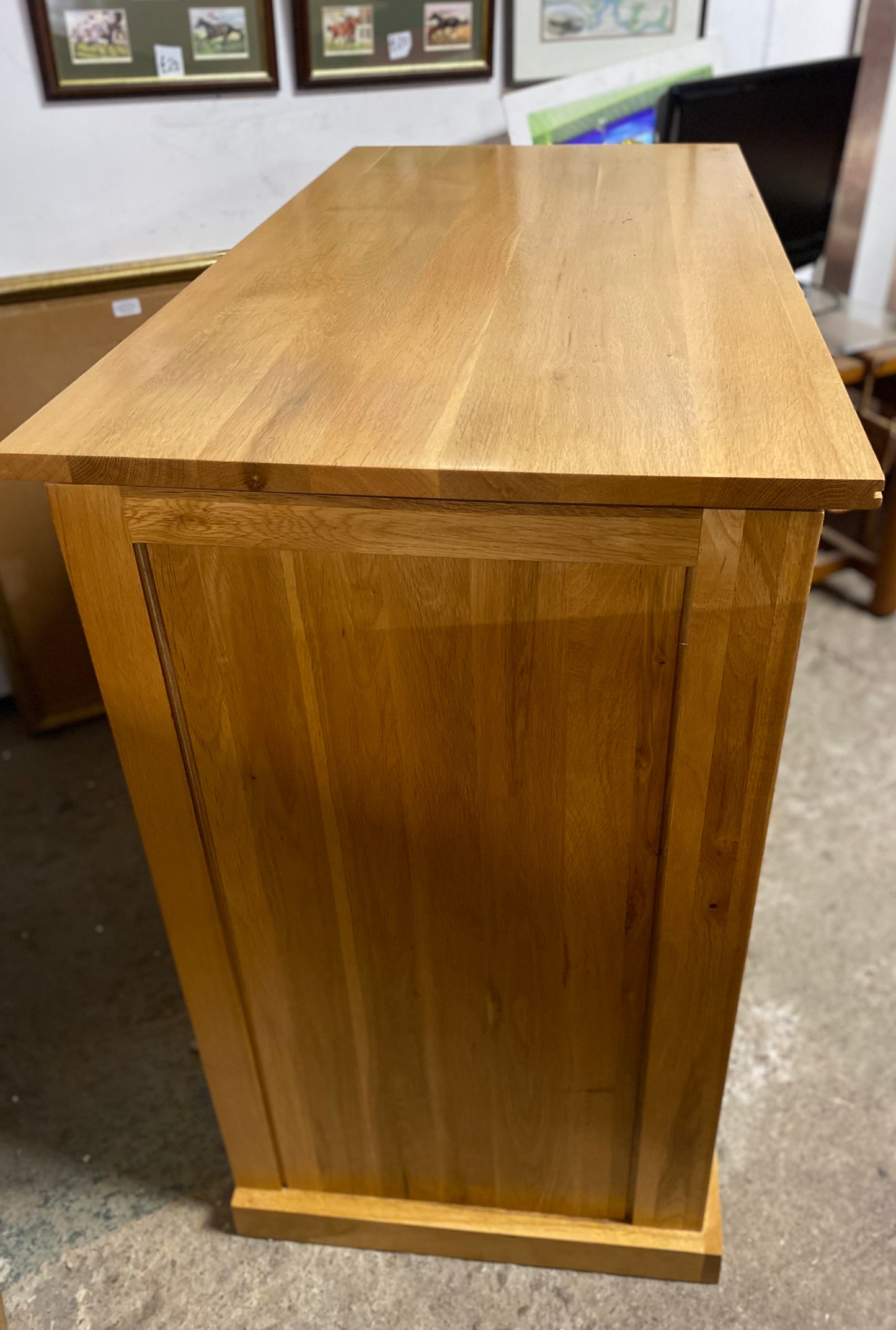 Ex-Oak Furniture Land chest of drawers