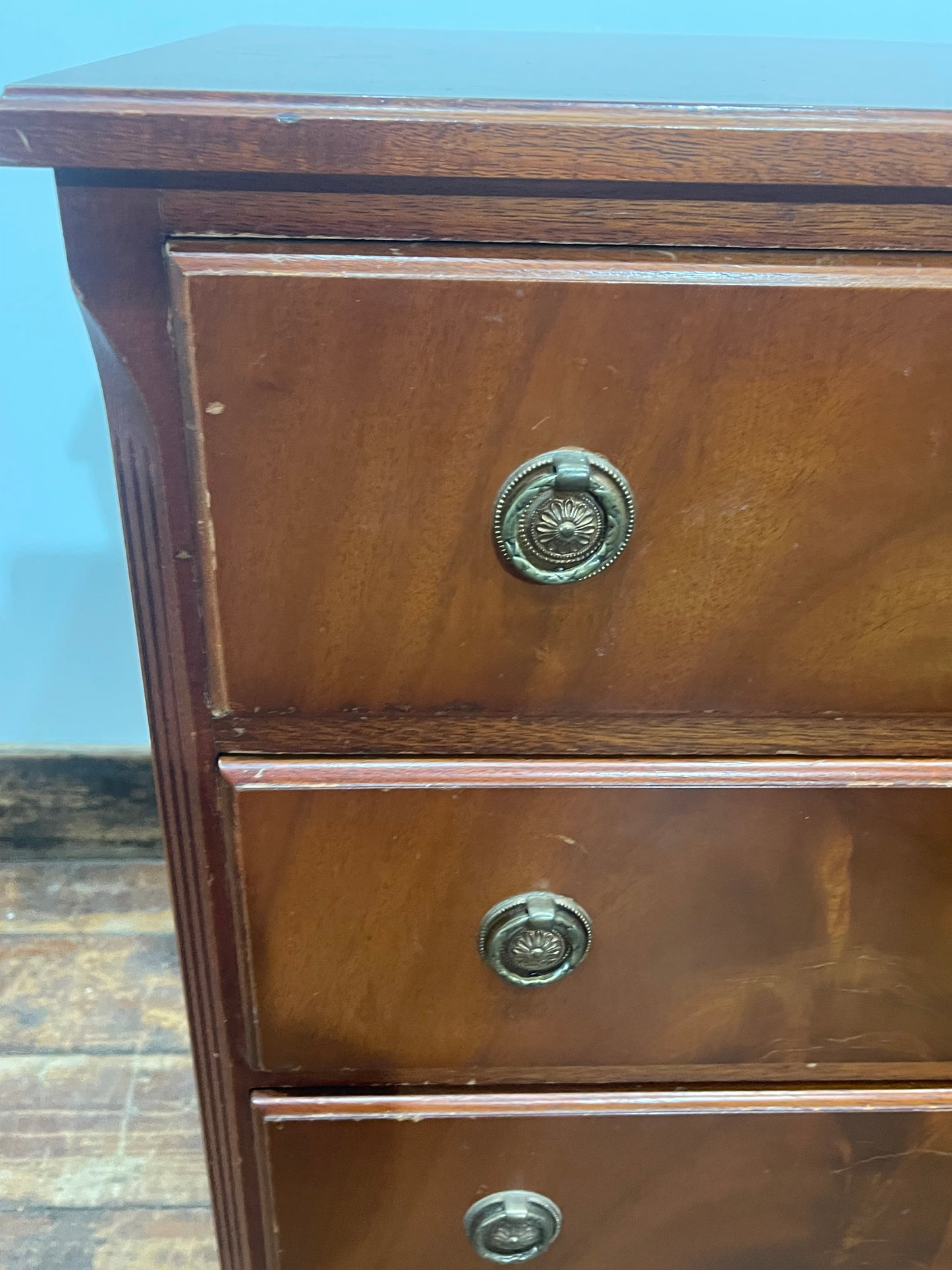 Mahogany 4 Drawer Bedside Chest / Nightstand Cabinet with Brass Ring Handles