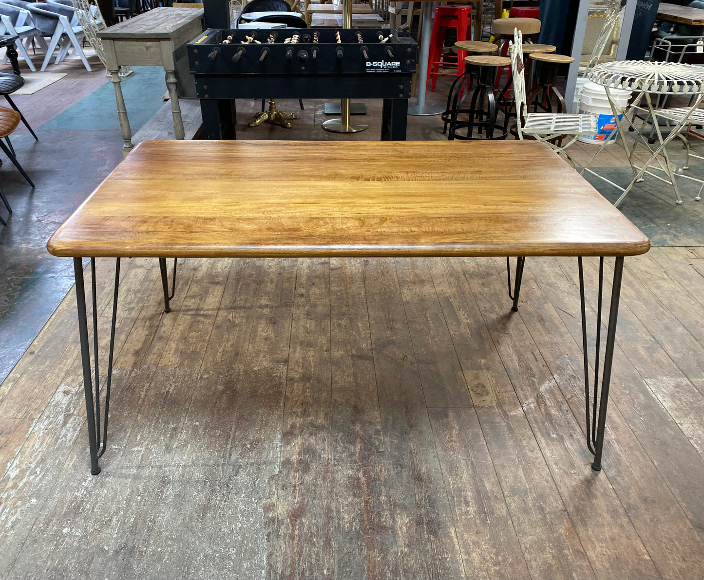 Stylish mango wood dining table with metal legs