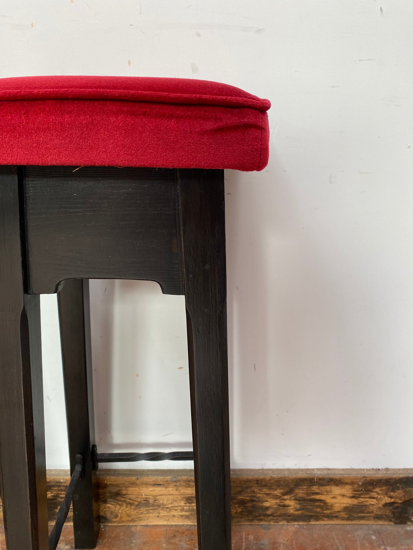 3 x retro style bar stools with red seats
