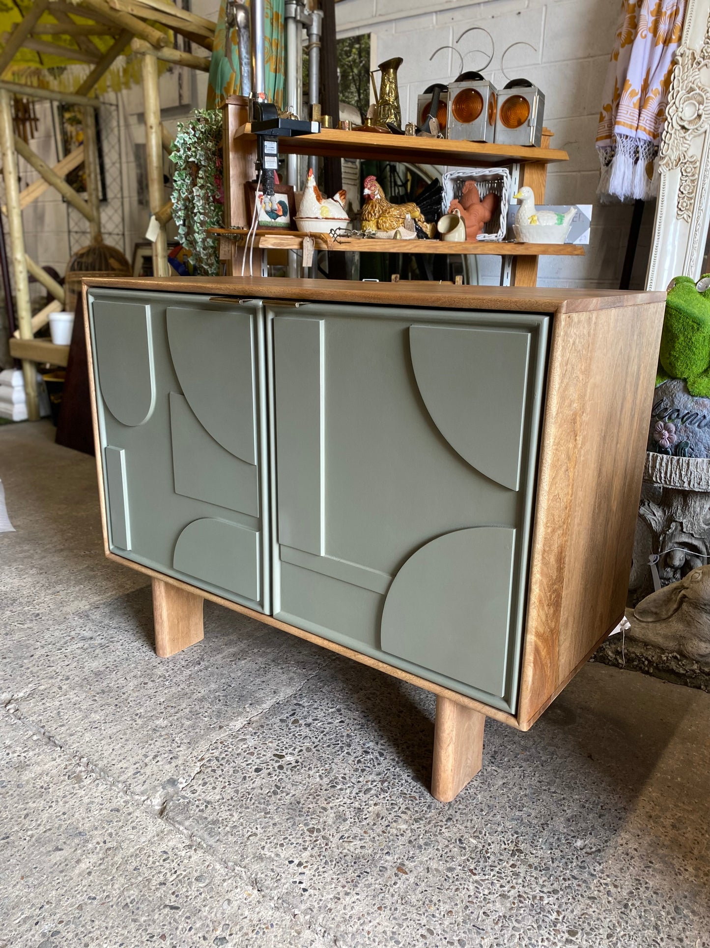 Stylish cabinet with geometric door design
