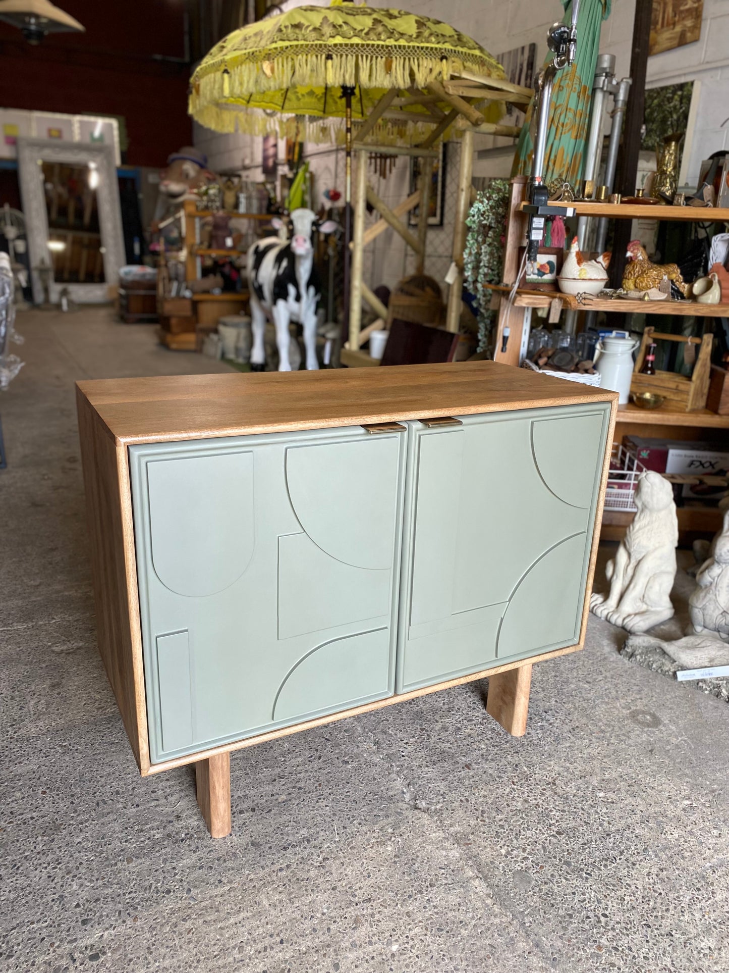 Stylish cabinet with geometric door design