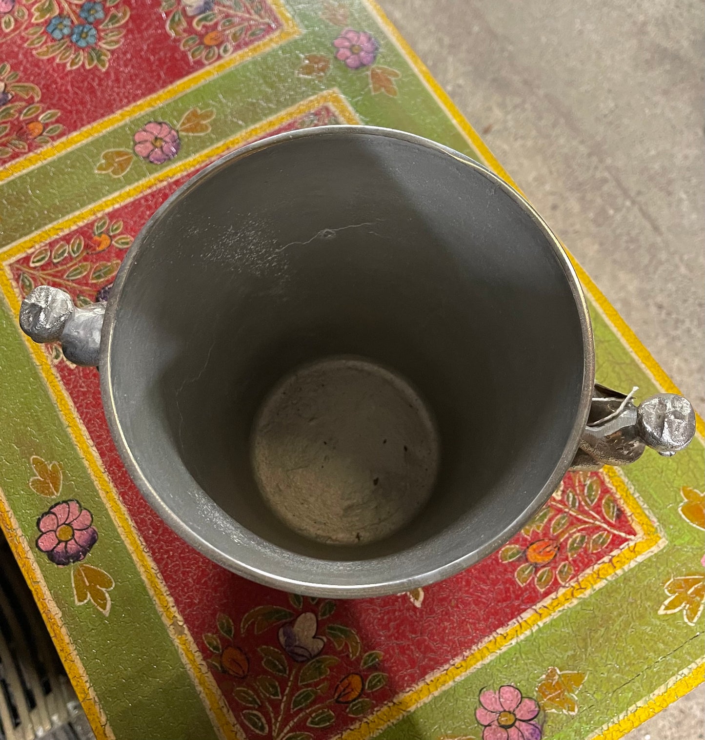 Silver metal ice bucket with big cat handles