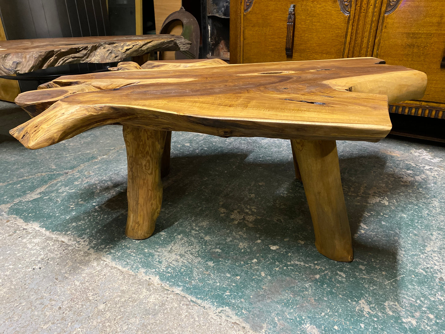 Root wood coffee table with 4 legs