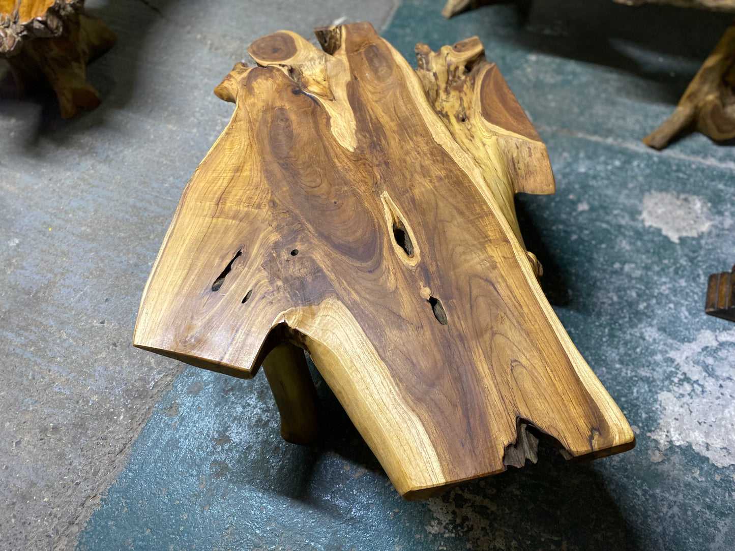 Root wood coffee table with 4 legs