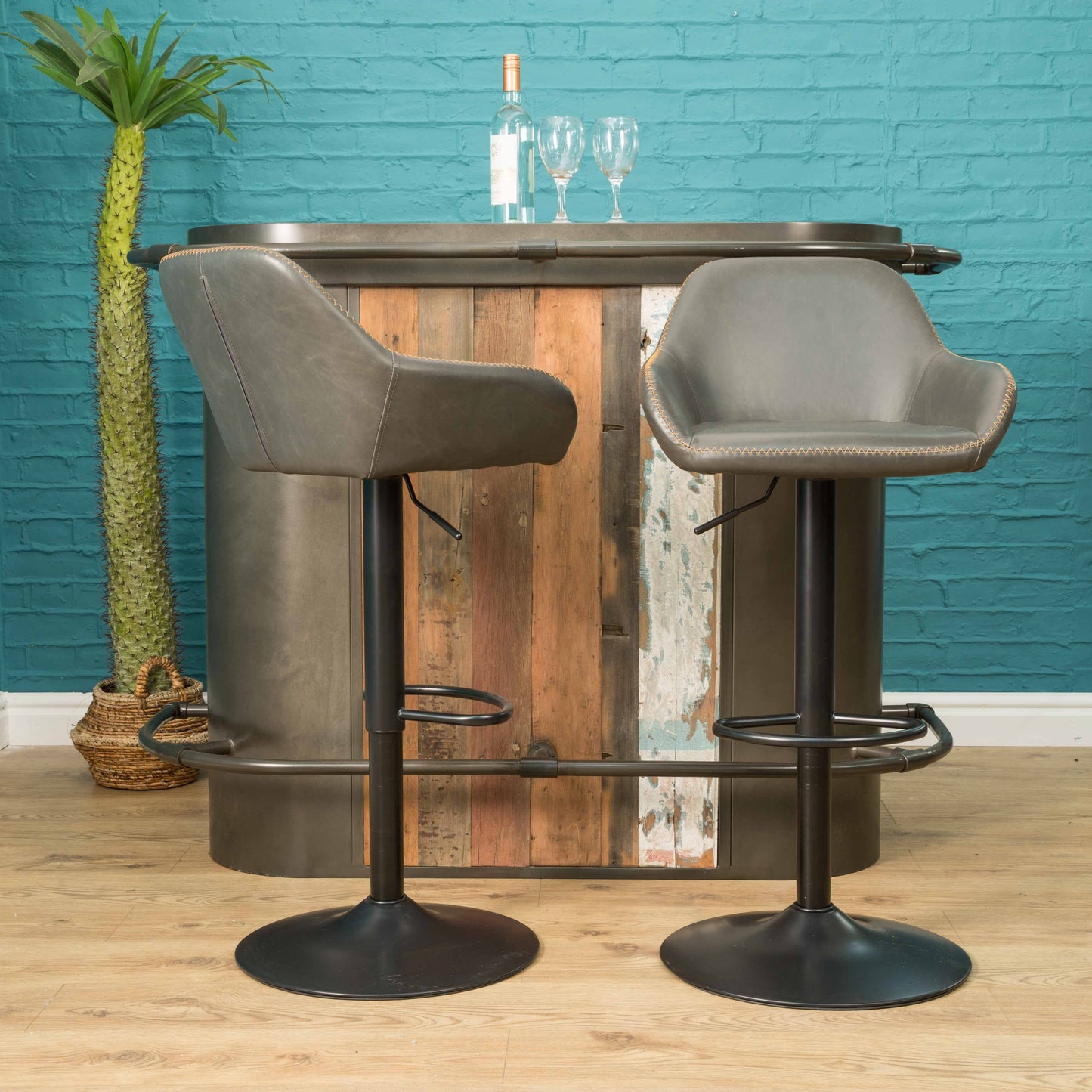 2 Chevy bar stools in Grey