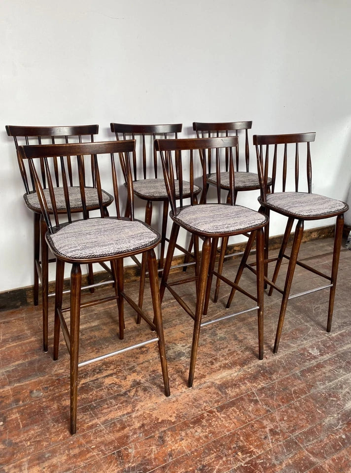 OFFER! Rectangular poseur with 6 retro style wooden bar stools