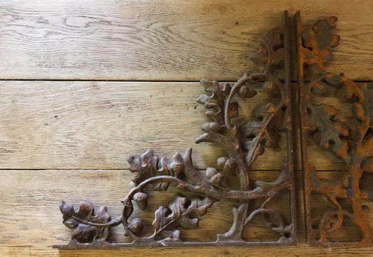 PAIR OF CAST IRON BRACKETS / SHELVING / ACORN AND LEAF DESIGN / WALL DECORATIONS - Browsers Emporium