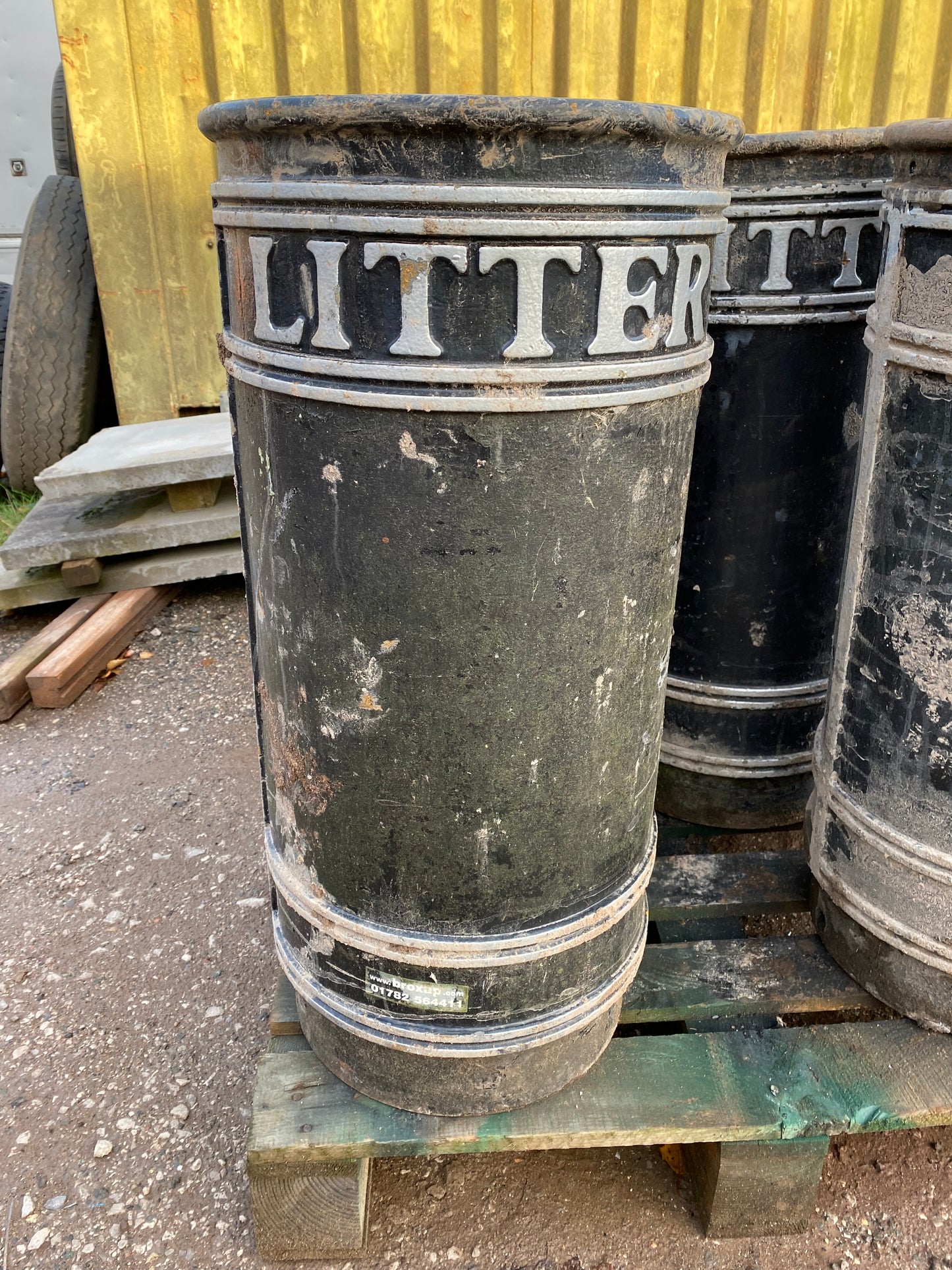 Broxap cast iron litter bin