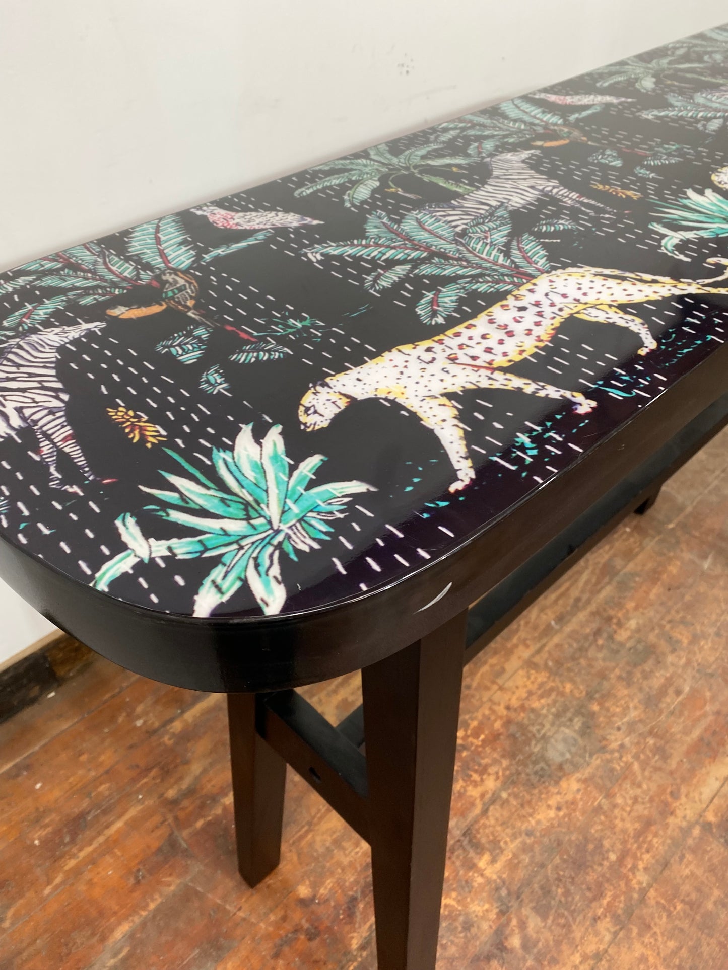 Jungle print poseur table