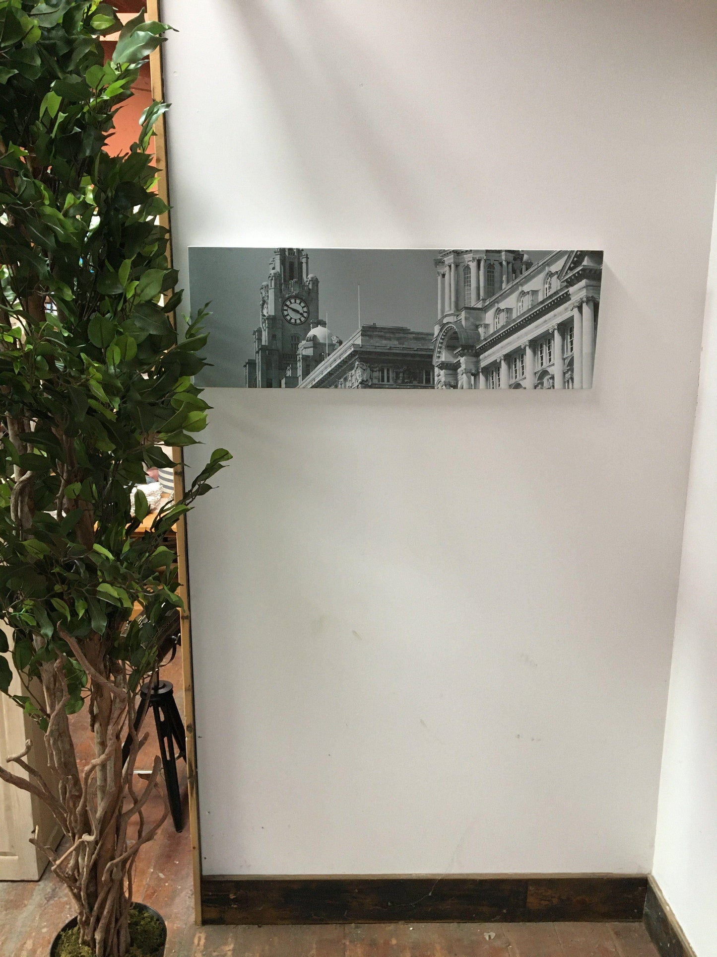 BLACK AND WHITE PICTURE OF LIVERPOOL LIVER BUILDING CLOCK - Browsers Emporium