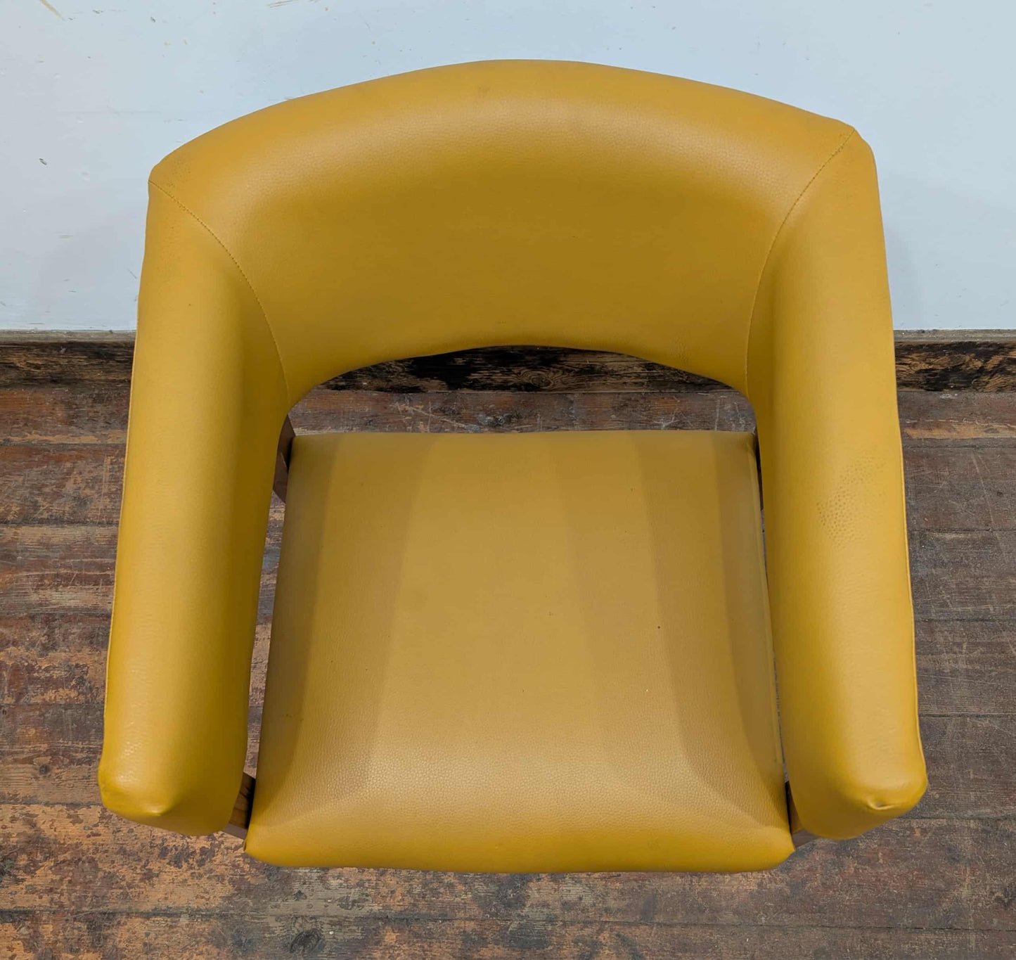 Set of 6 mixed colour faux-leather tub chairs for cafe / pub / restaurant