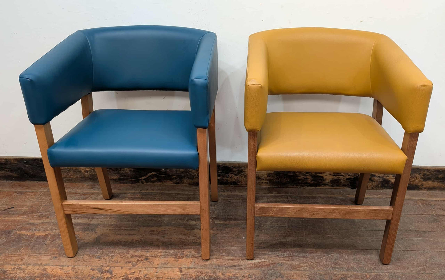 Set of 6 mixed colour faux-leather tub chairs for cafe / pub / restaurant