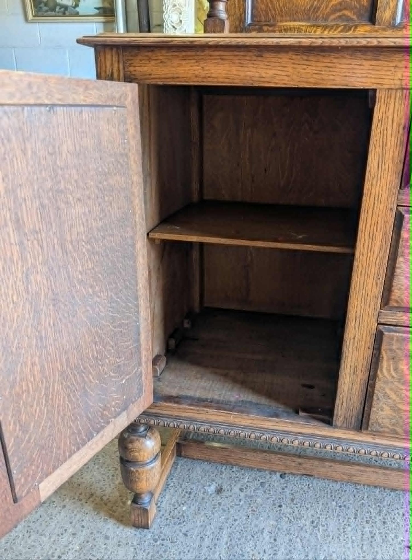 Vintage Oak Dresser / Brass Handles / 3 Drawers / 2 Cabinets