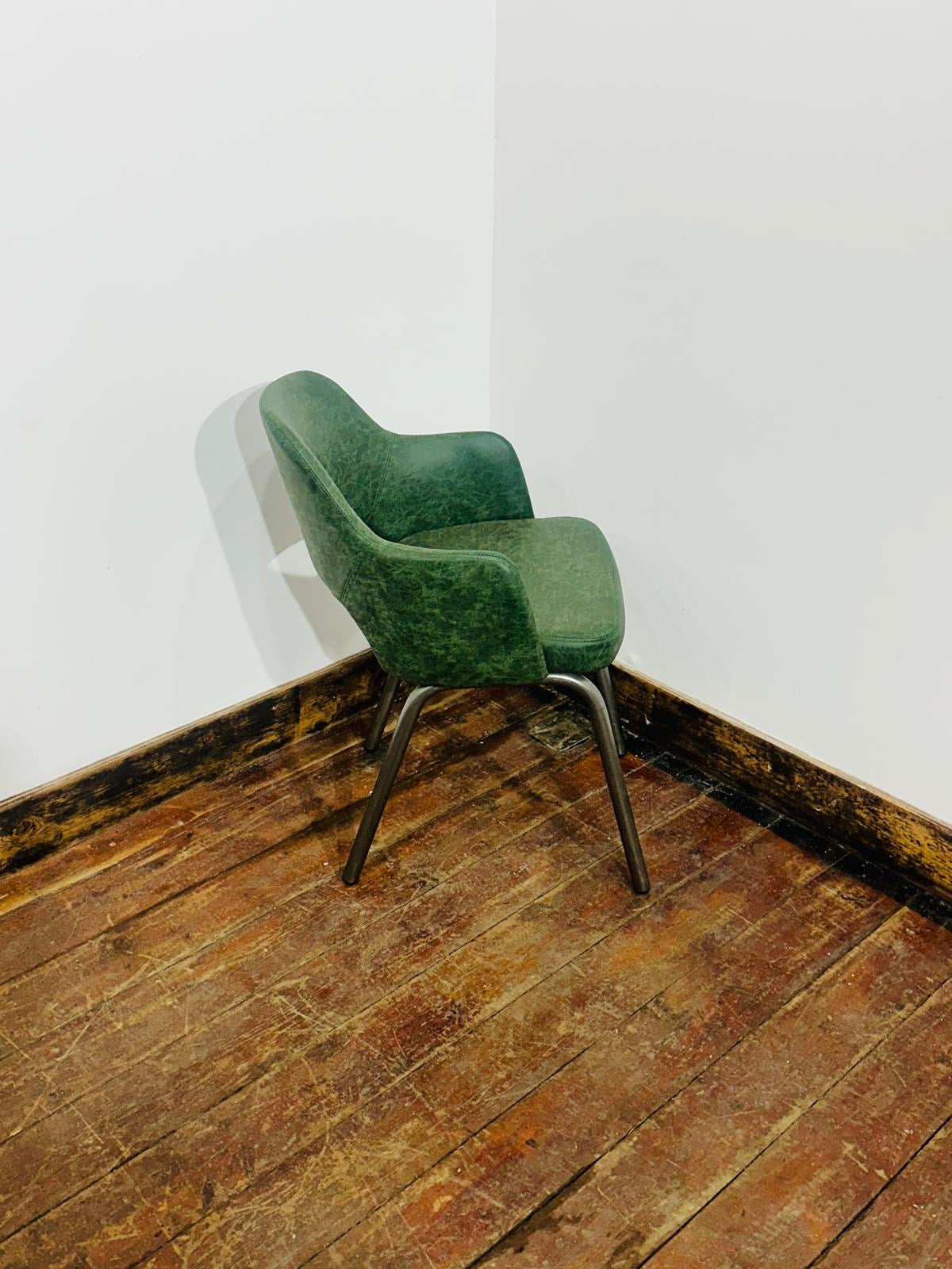 Set of 8 Green Leather Dining Chairs Armchairs Metal Legs Restaurant Cafe