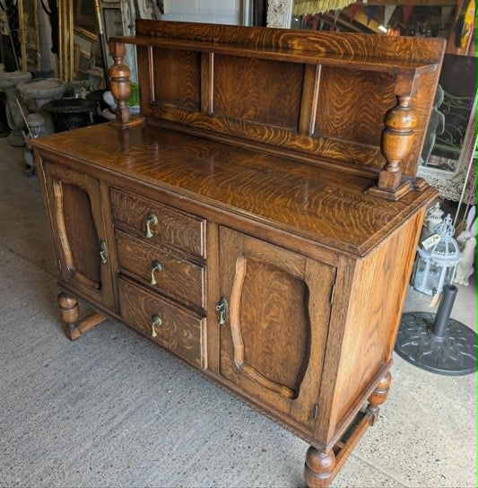 Vintage Oak Dresser / Brass Handles / 3 Drawers / 2 Cabinets