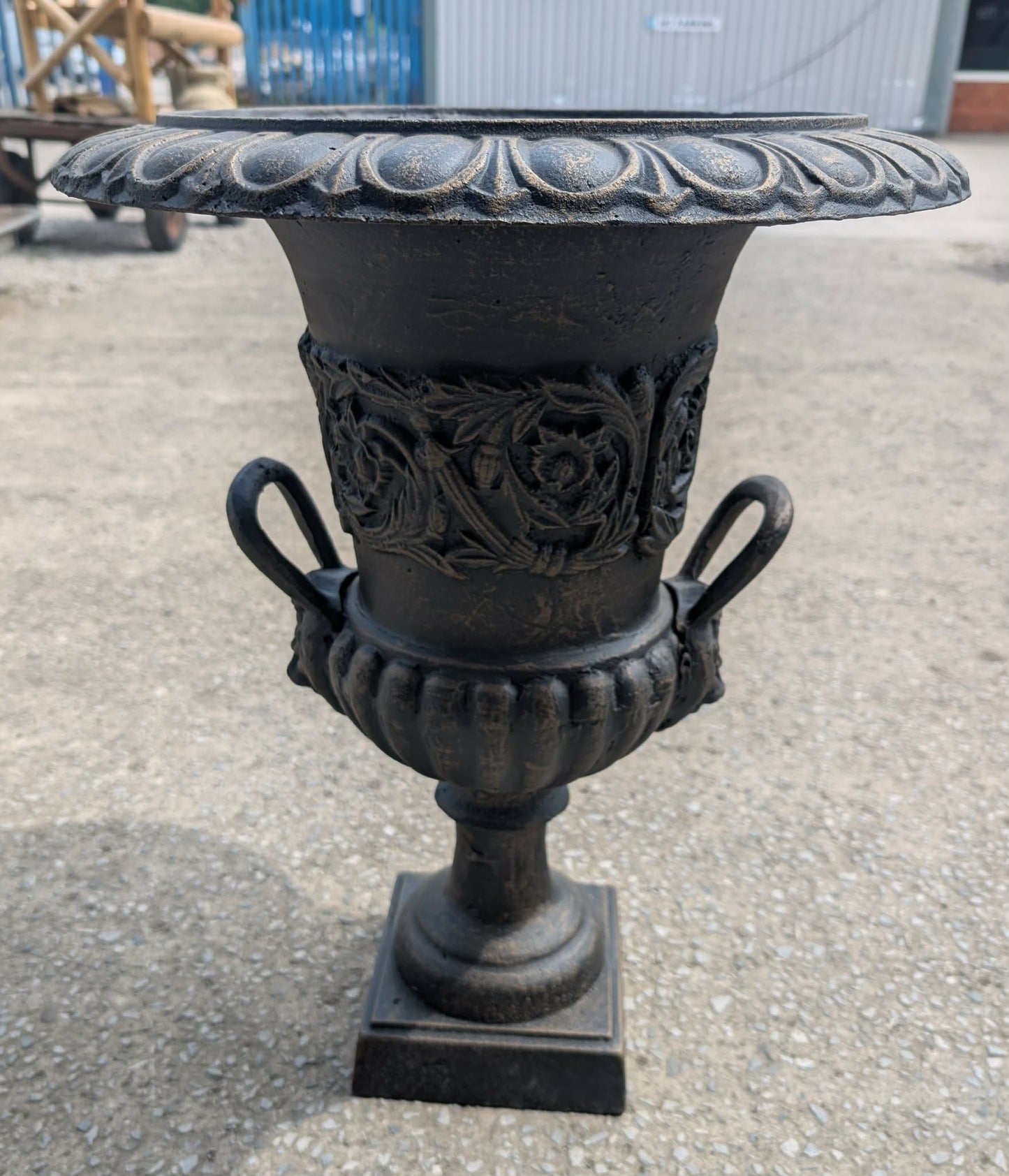 Share Medium Sized Cast Iron Urn / Planter / Garden Ornament