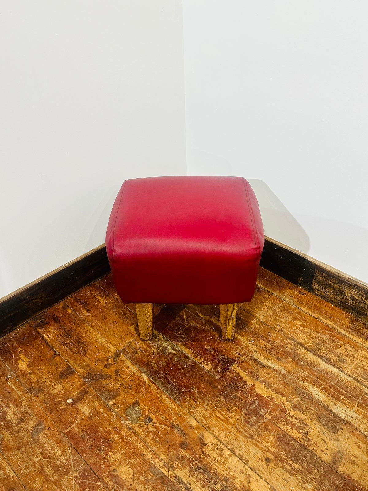 Set of 9 Red Leather Effect Low Pub Bar Stools Wooden Legs