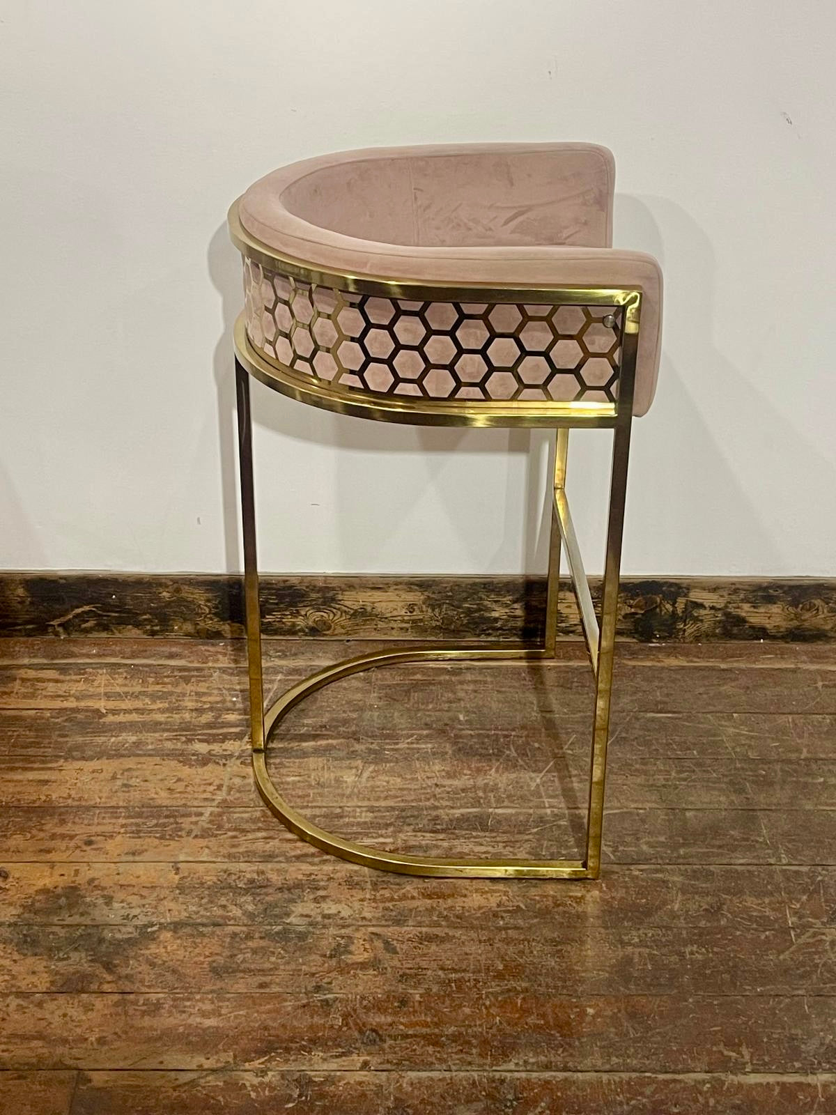 Round Black Pedestal Table & 4 Pink Velvet Gold Frame Bar Stools Set