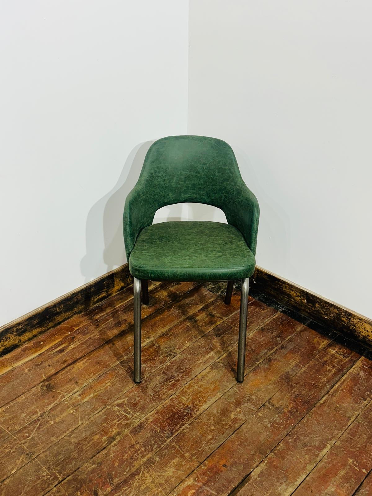 Set of 8 Green Leather Dining Chairs Armchairs Metal Legs Restaurant Cafe