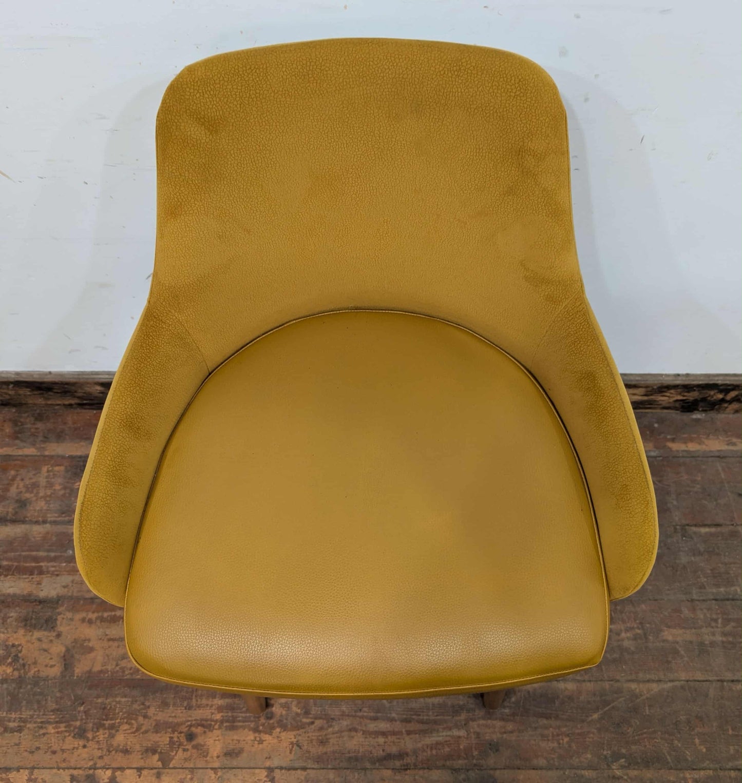 Set of 4 gold-yellow faux-leather tub counter stools for cafe / pub / restaurant