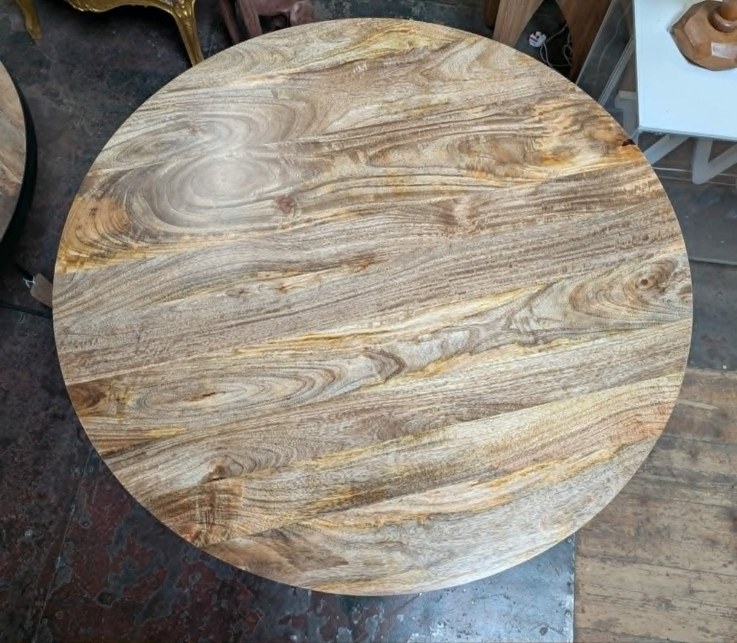 Vintage style round dining table