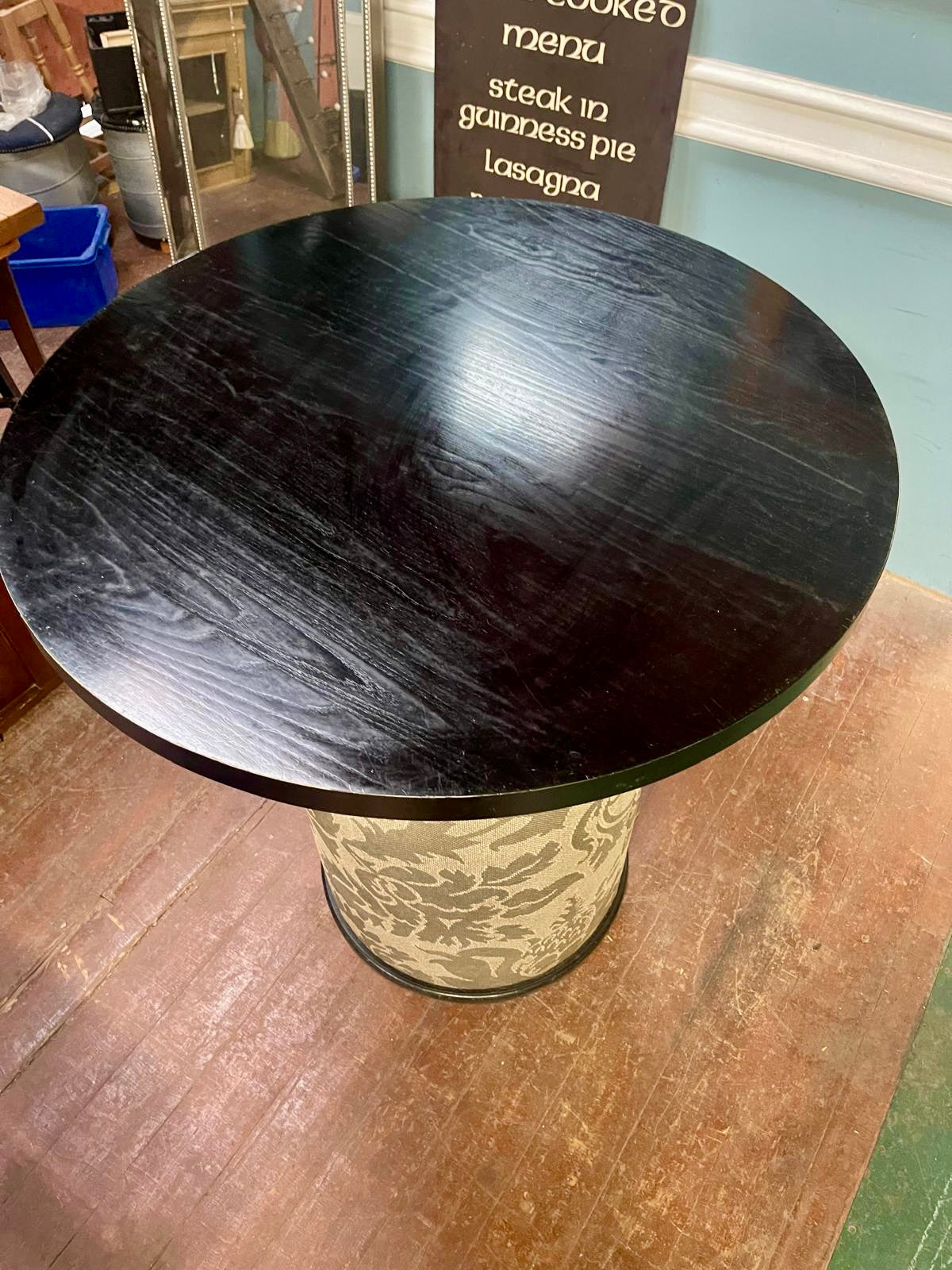 Round Black Pedestal Table & 4 Pink Velvet Gold Frame Bar Stools Set