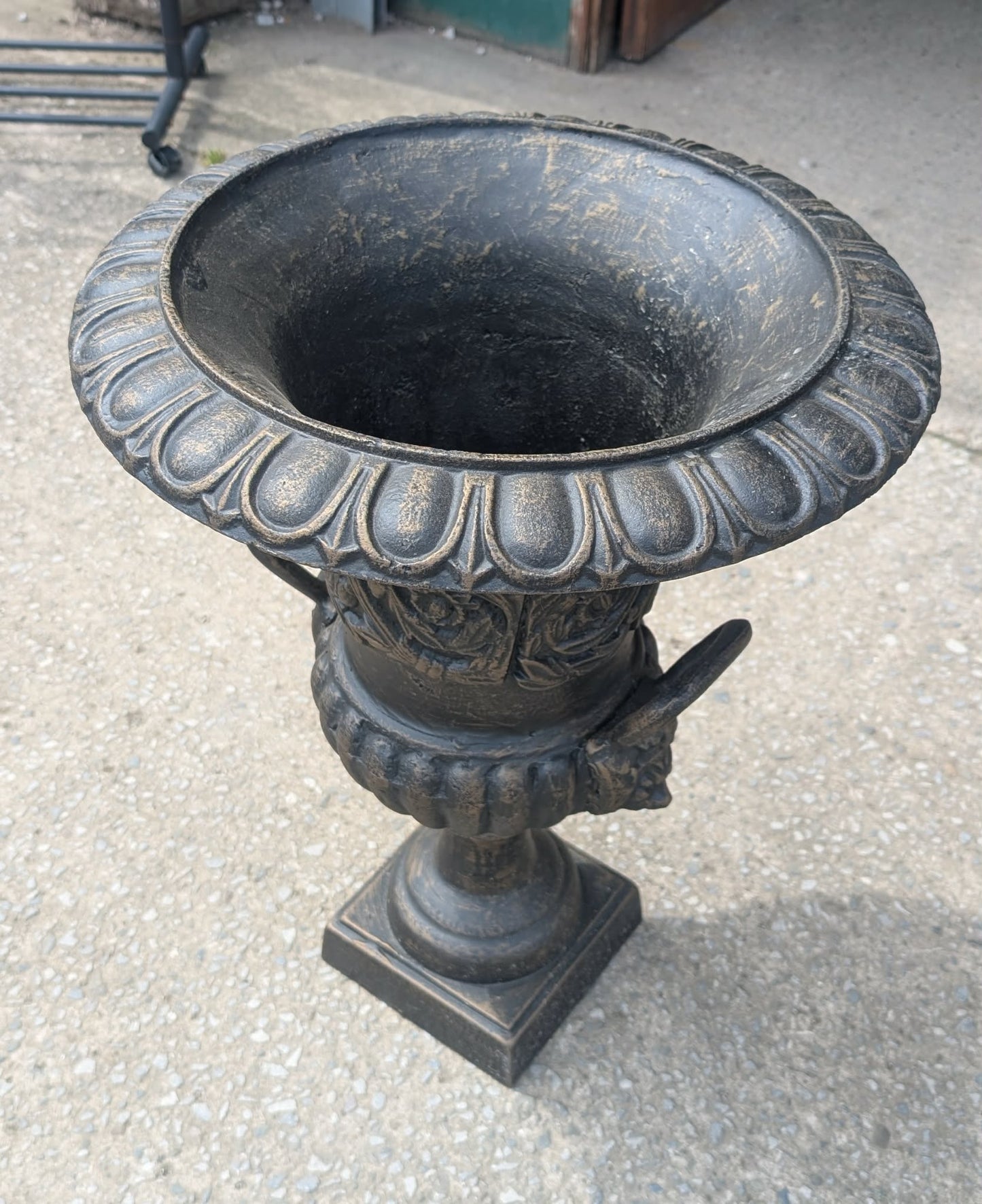 Share Medium Sized Cast Iron Urn / Planter / Garden Ornament