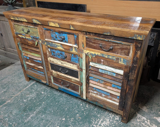 Shabby chic wooden chest of drawers