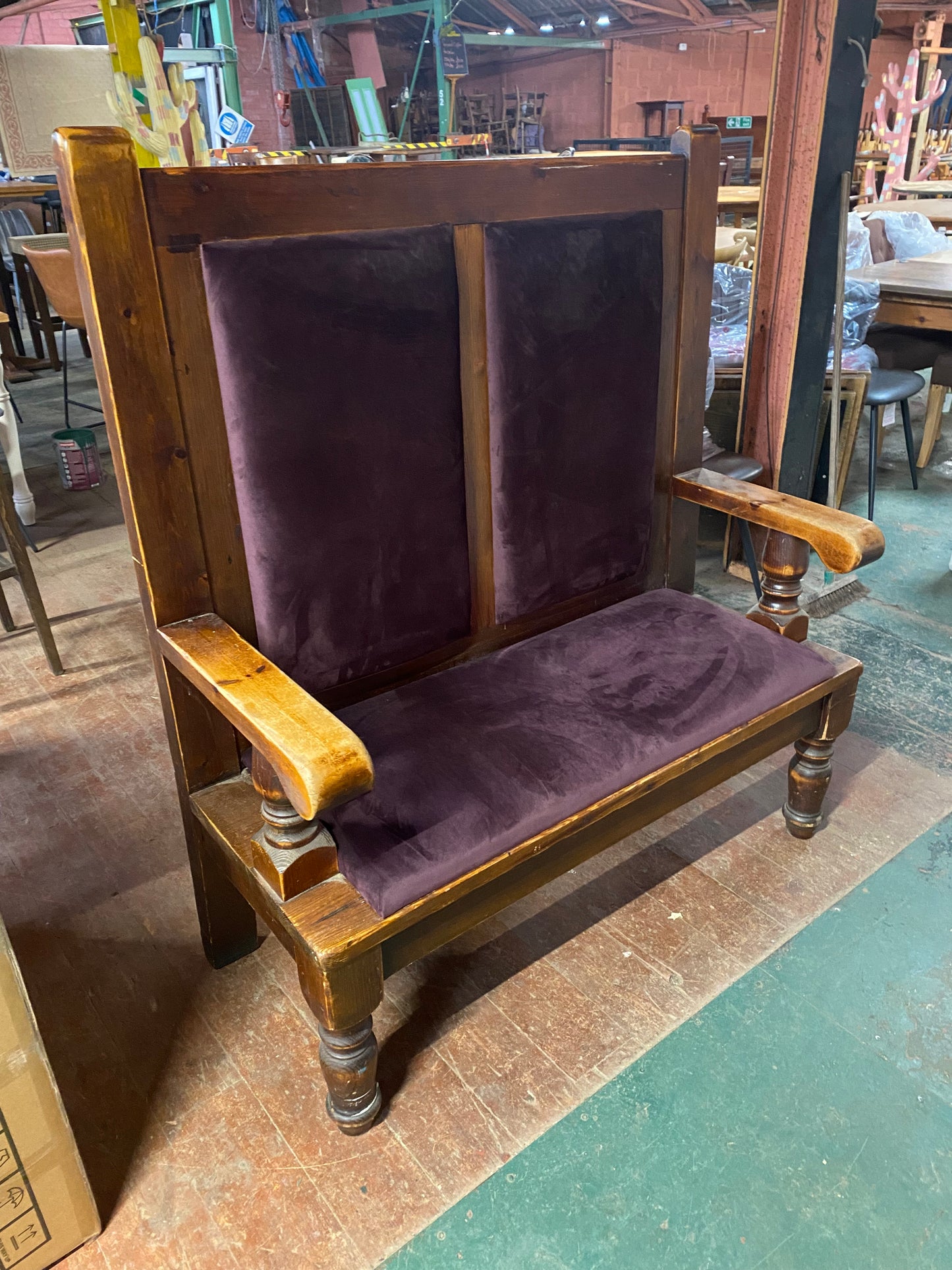 Throne Style Settle Bench