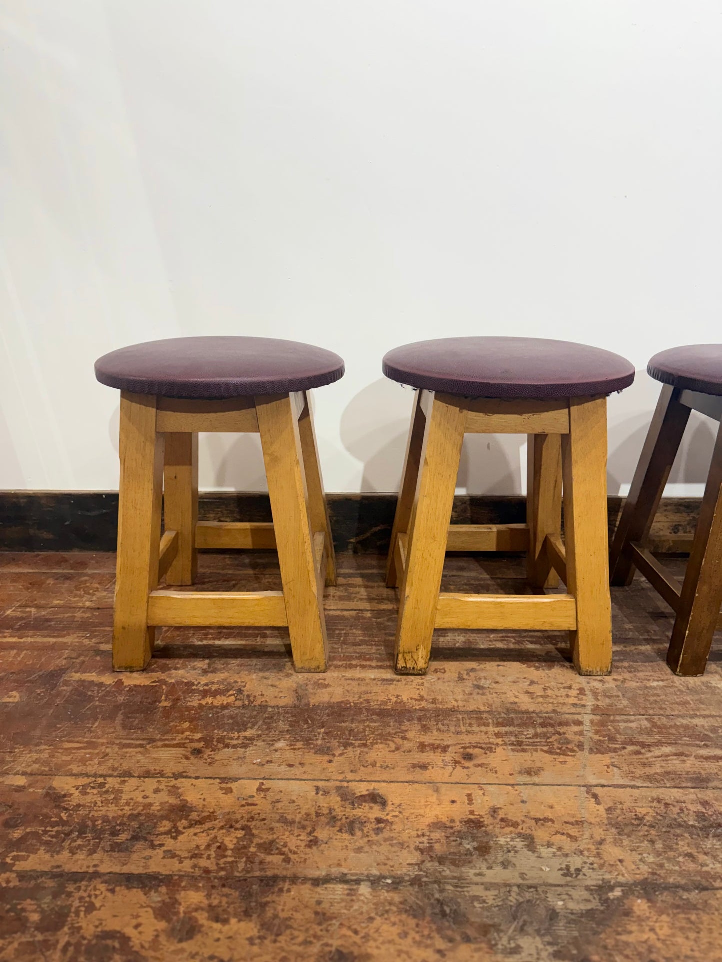 Vintage Wooden Bar Stools – Set of 4 – Burgundy Leather Effect Seats