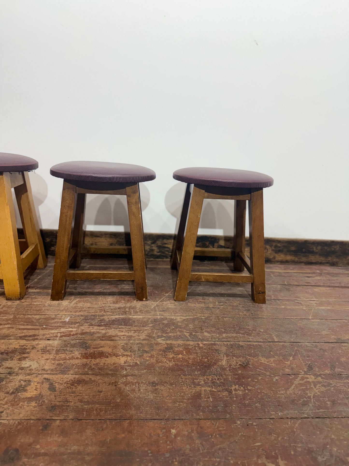 Vintage Wooden Bar Stools – Set of 4 – Burgundy Leather Effect Seats