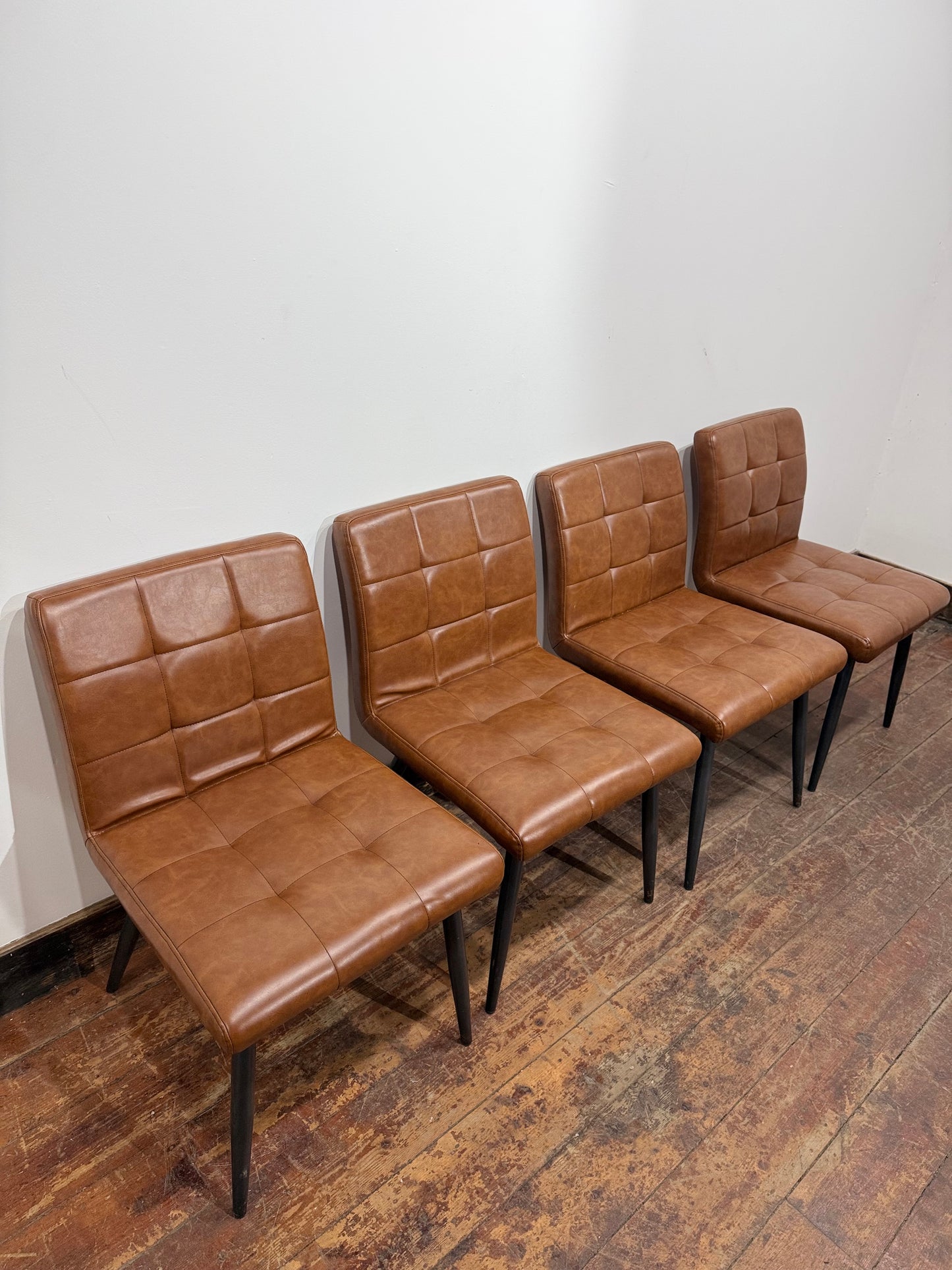 🪑 Set of 4 Tan Faux Leather Dining Chairs – Retro Quilted Upholstery & Black Legs