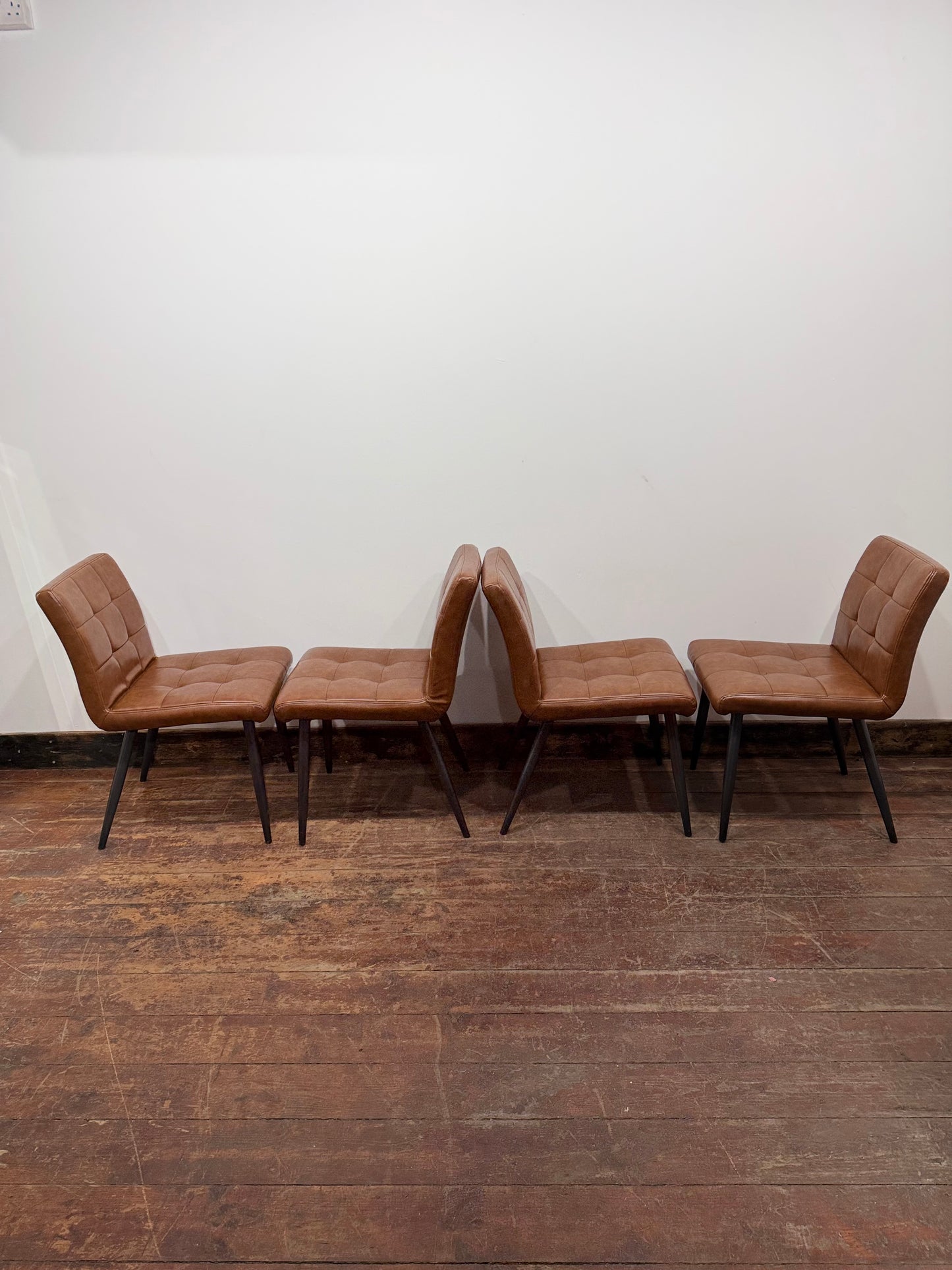 🪑 Set of 4 Tan Faux Leather Dining Chairs – Retro Quilted Upholstery & Black Legs