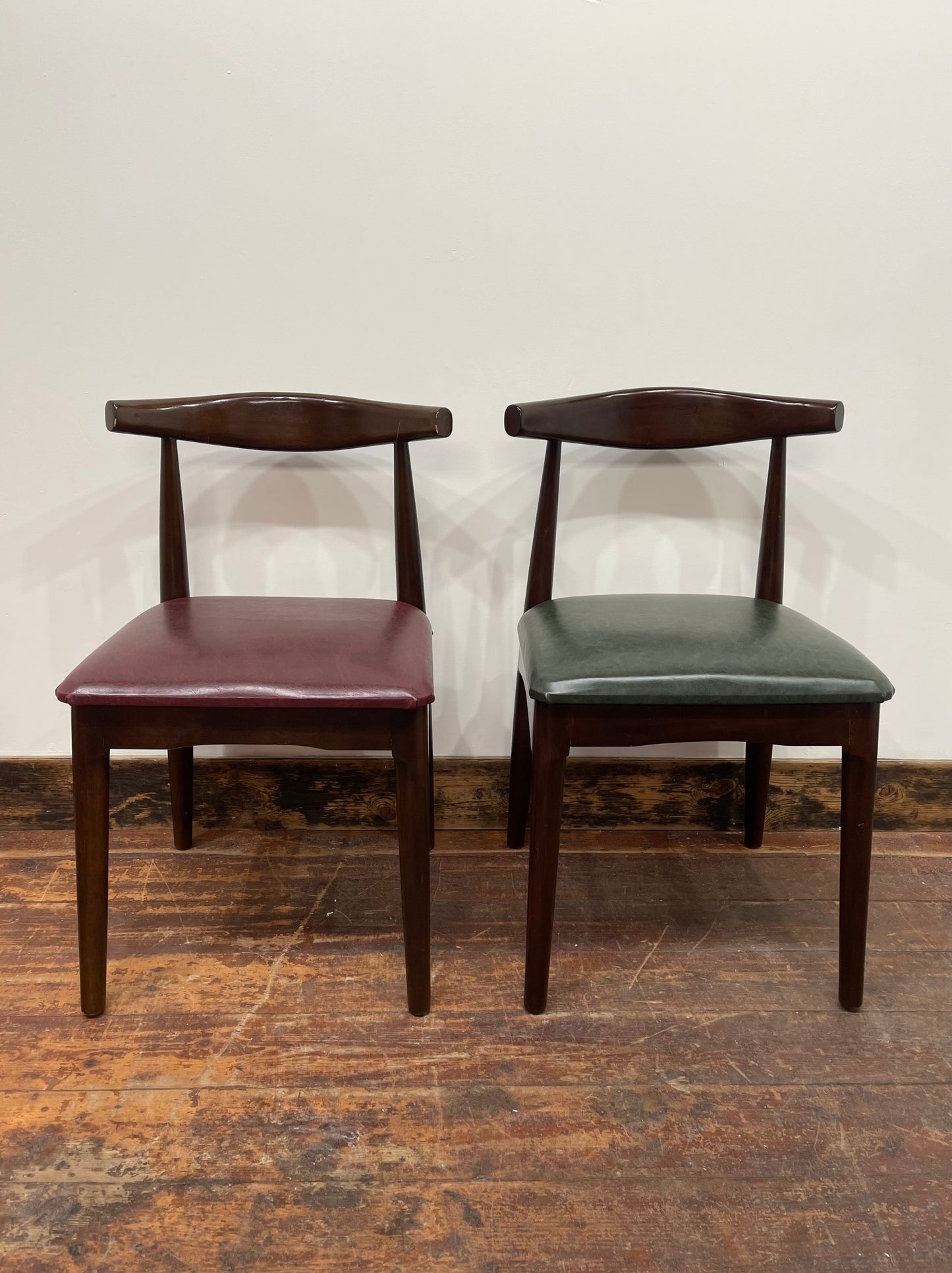 8 stylish retro-style dining chairs dark wood for pub / bar / cafe / restaurant