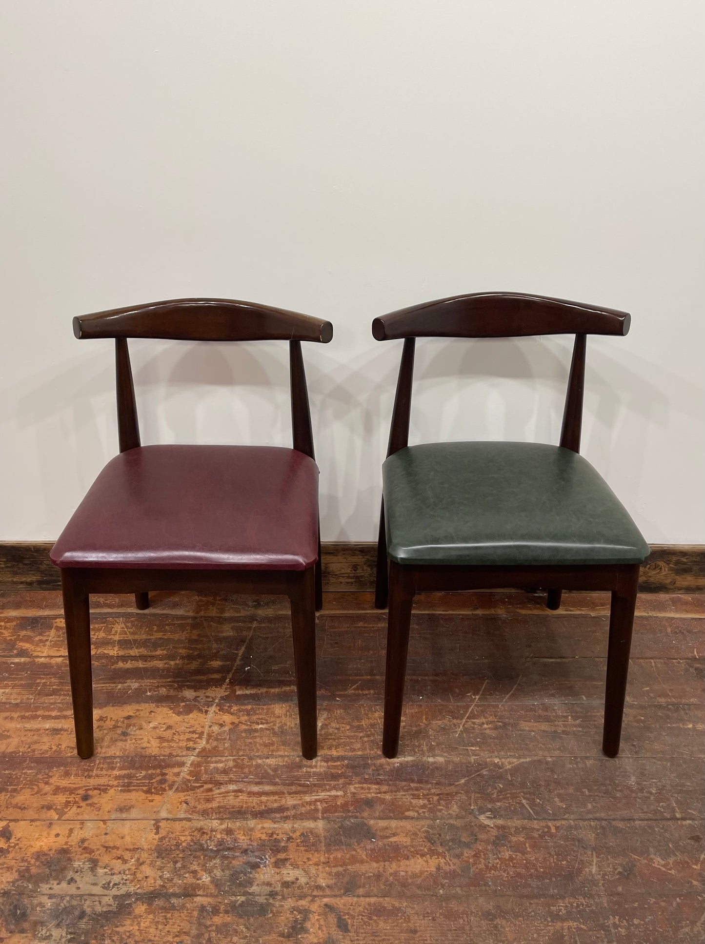 8 stylish retro-style dining chairs dark wood for pub / bar / cafe / restaurant