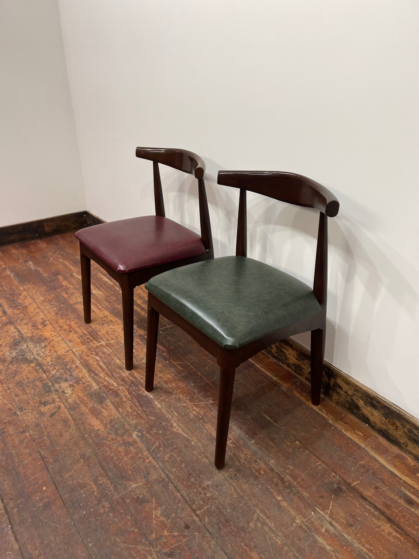 8 stylish retro-style dining chairs dark wood for pub / bar / cafe / restaurant