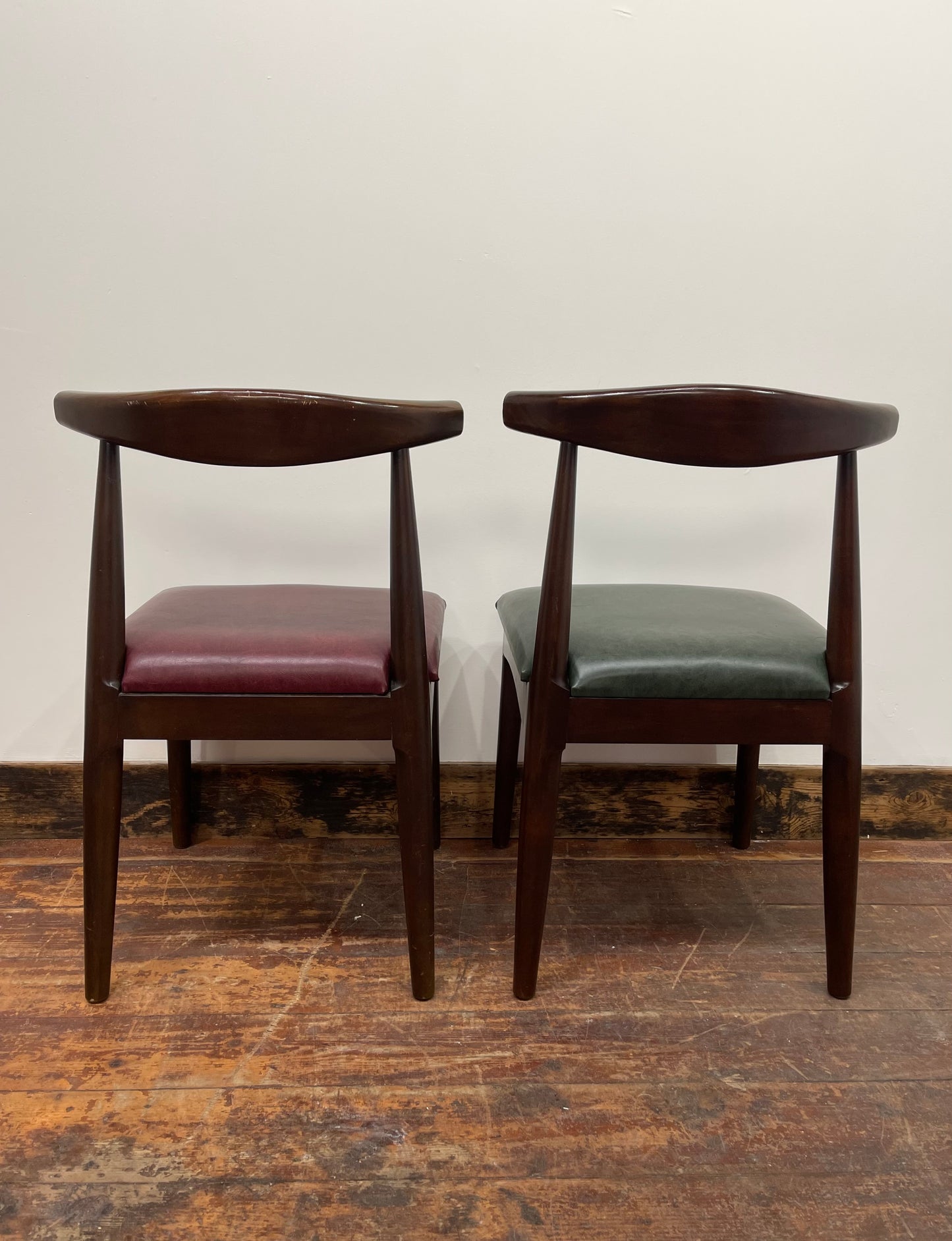 8 stylish retro-style dining chairs dark wood for pub / bar / cafe / restaurant