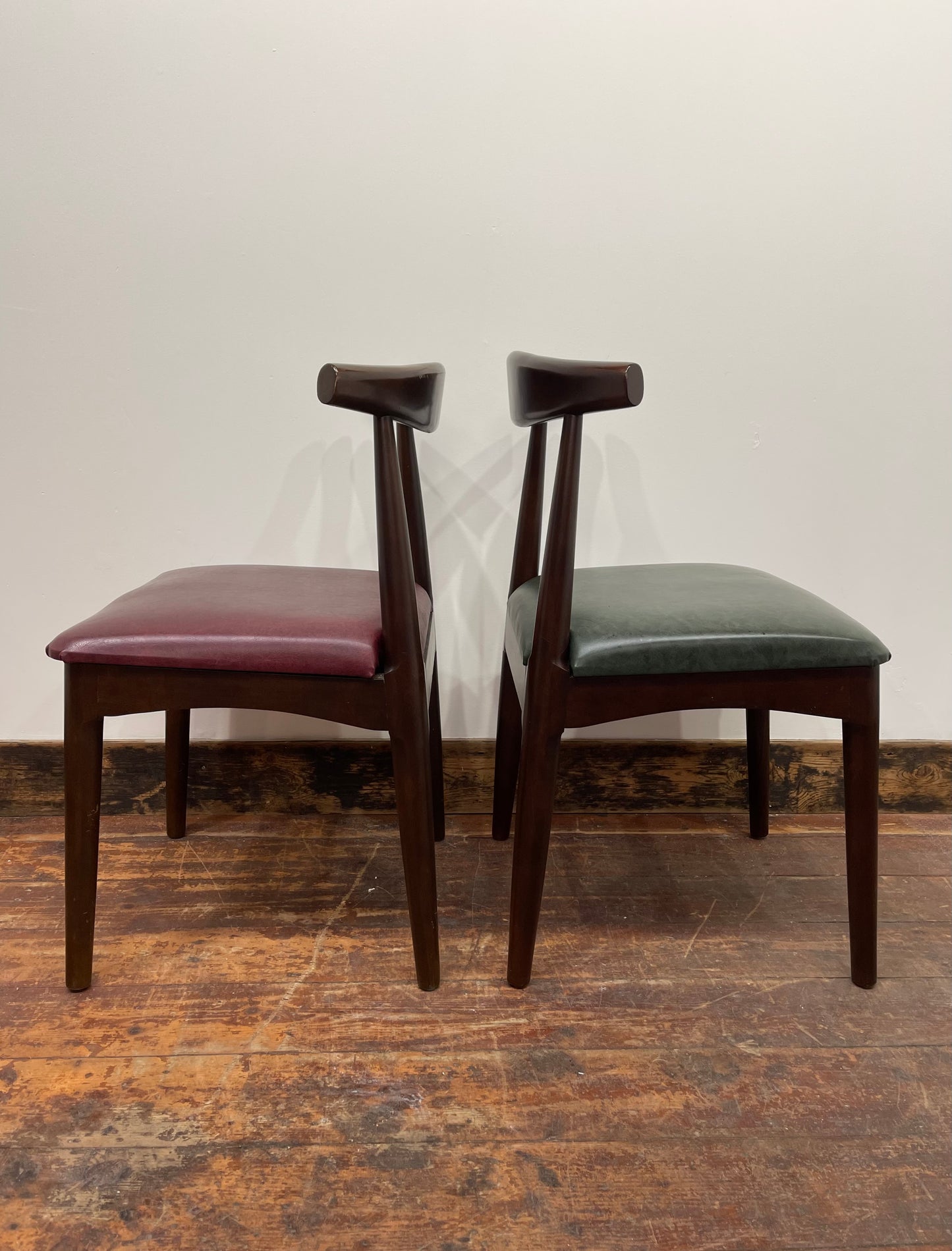 8 stylish retro-style dining chairs dark wood for pub / bar / cafe / restaurant