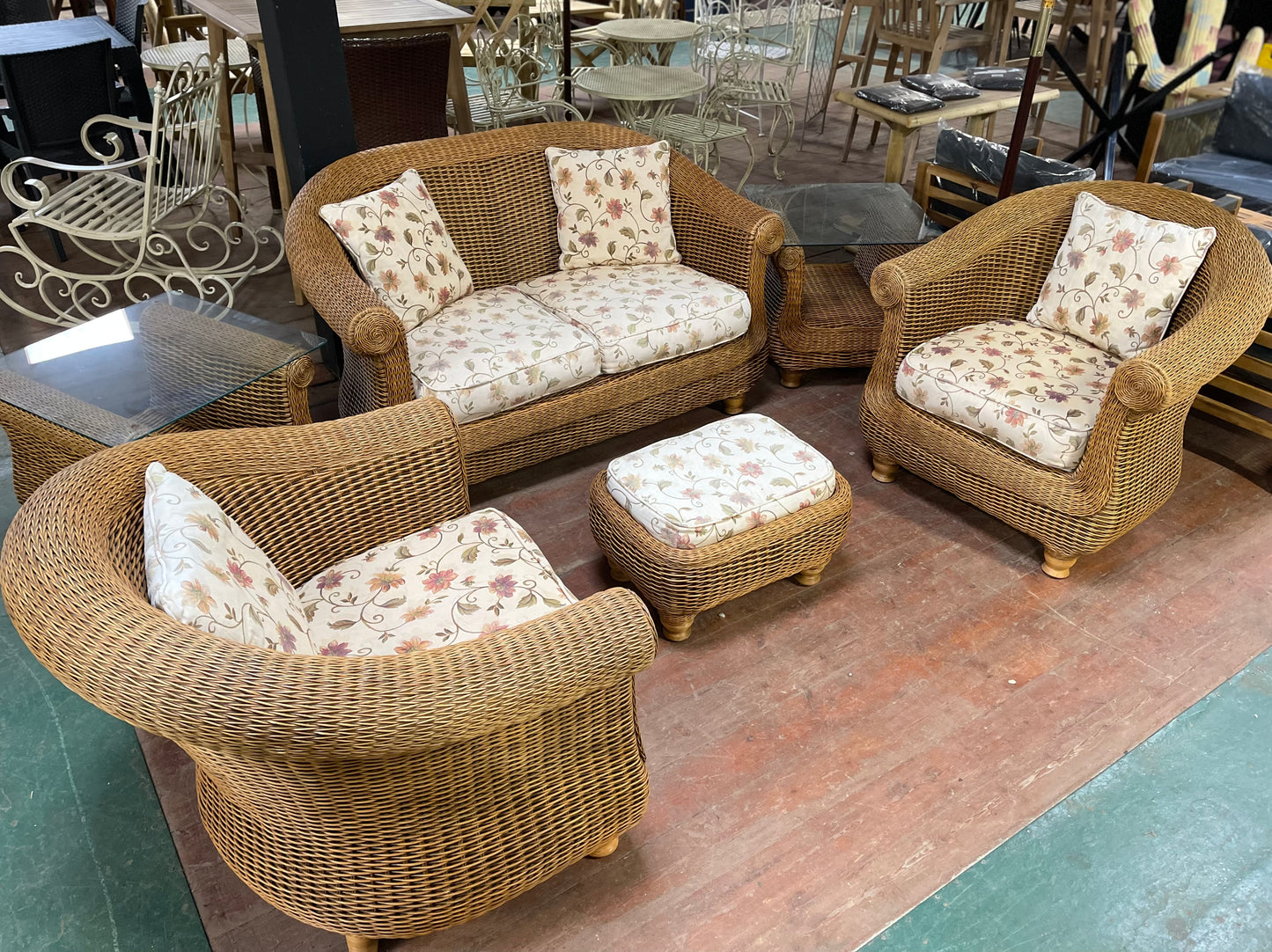 Vintage rattan / wicker furniture set for conservatory (6 items in total)
