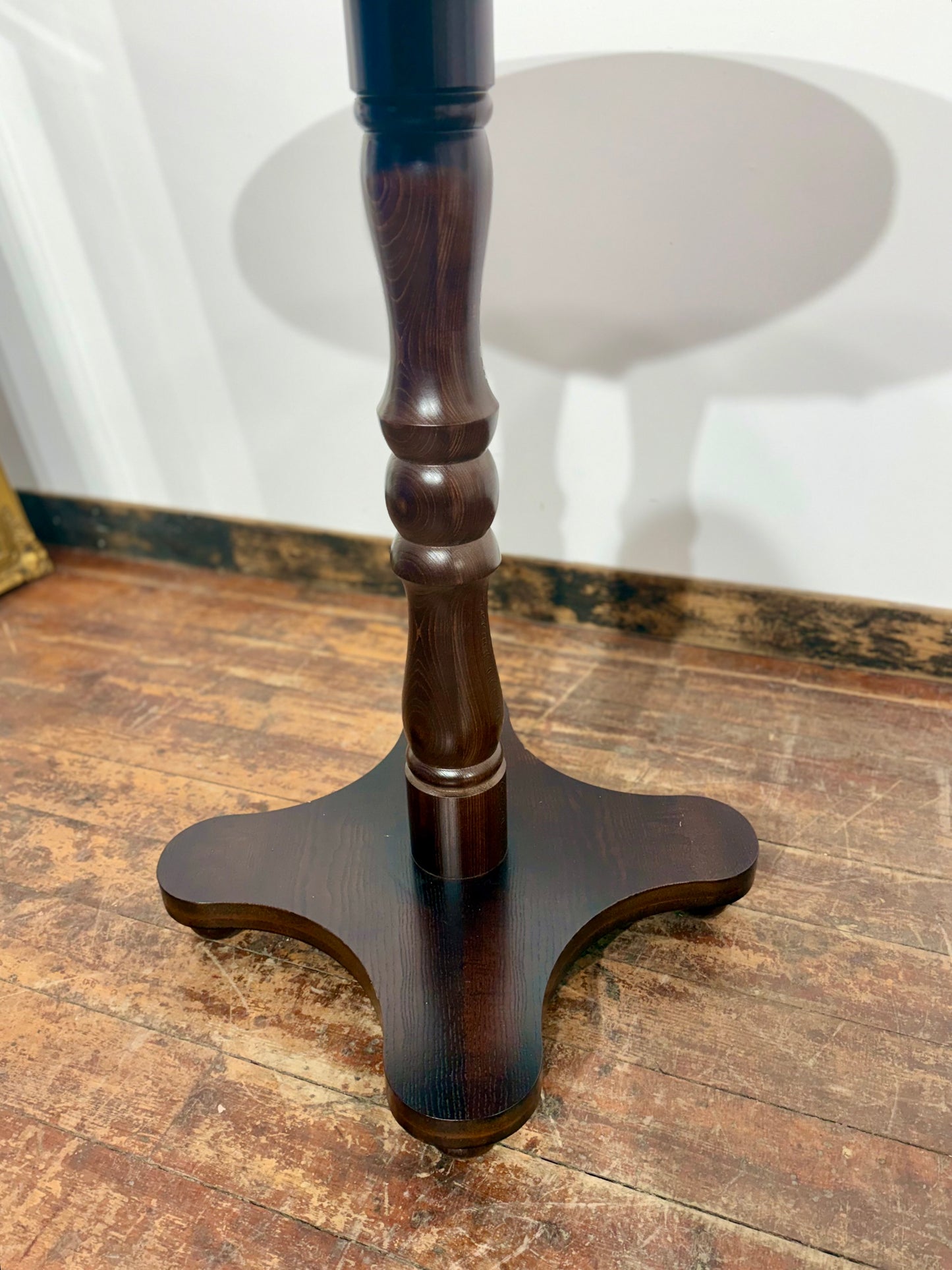 Round Dark Wood Pub Table Bistro Table Turned Pedestal Base Traditional Café Furniture